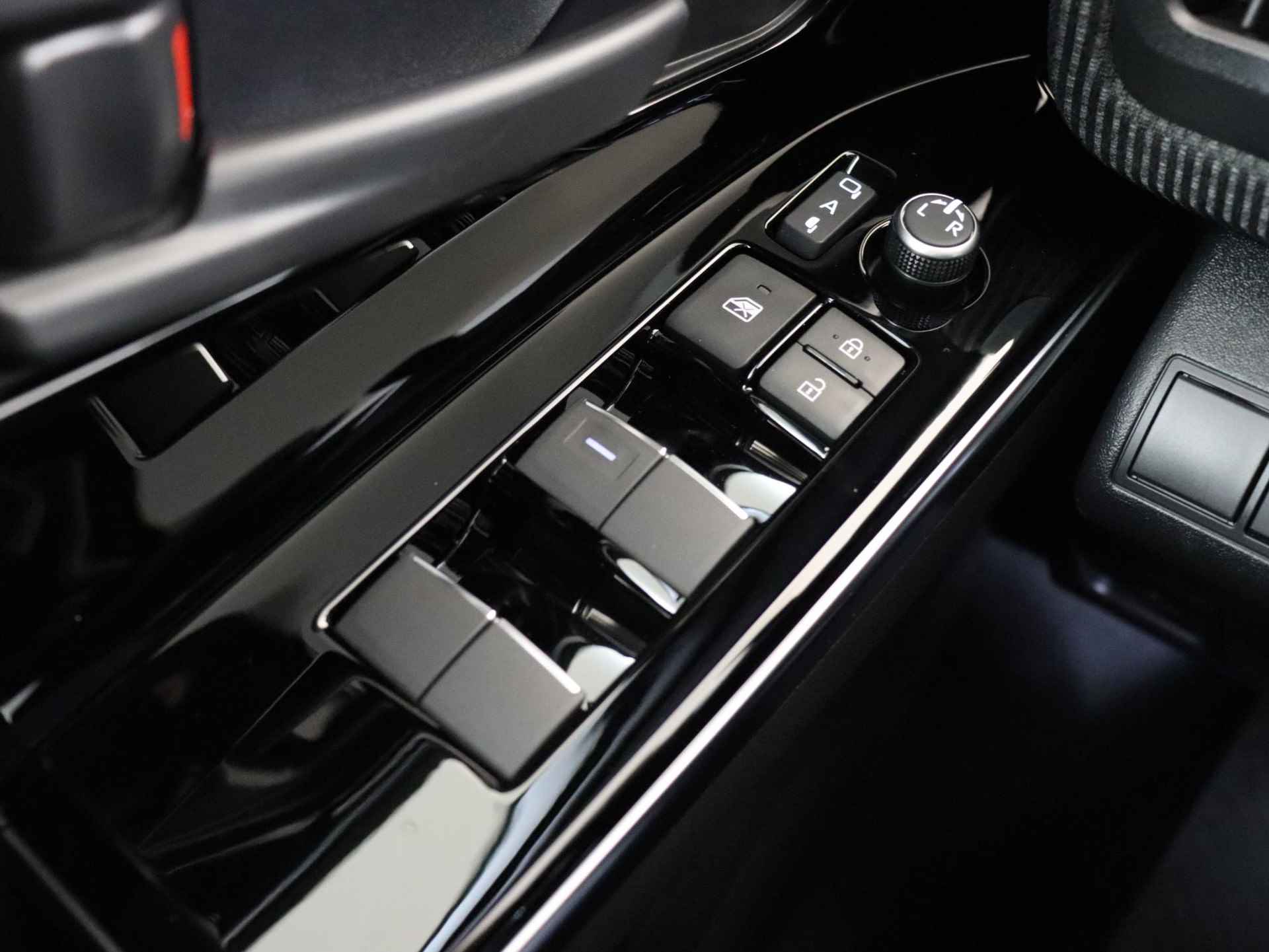 Toyota bZ4X Dynamic 71 kWh | Snel leverbaar | Apple carplay & Android auto | 18 Inch Lm velgen | - 30/41
