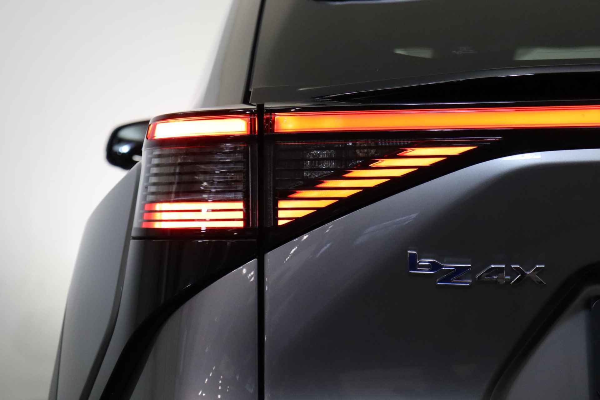Toyota bZ4X Dynamic 71 kWh | Snel leverbaar | Apple carplay & Android auto | 18 Inch Lm velgen | - 40/41