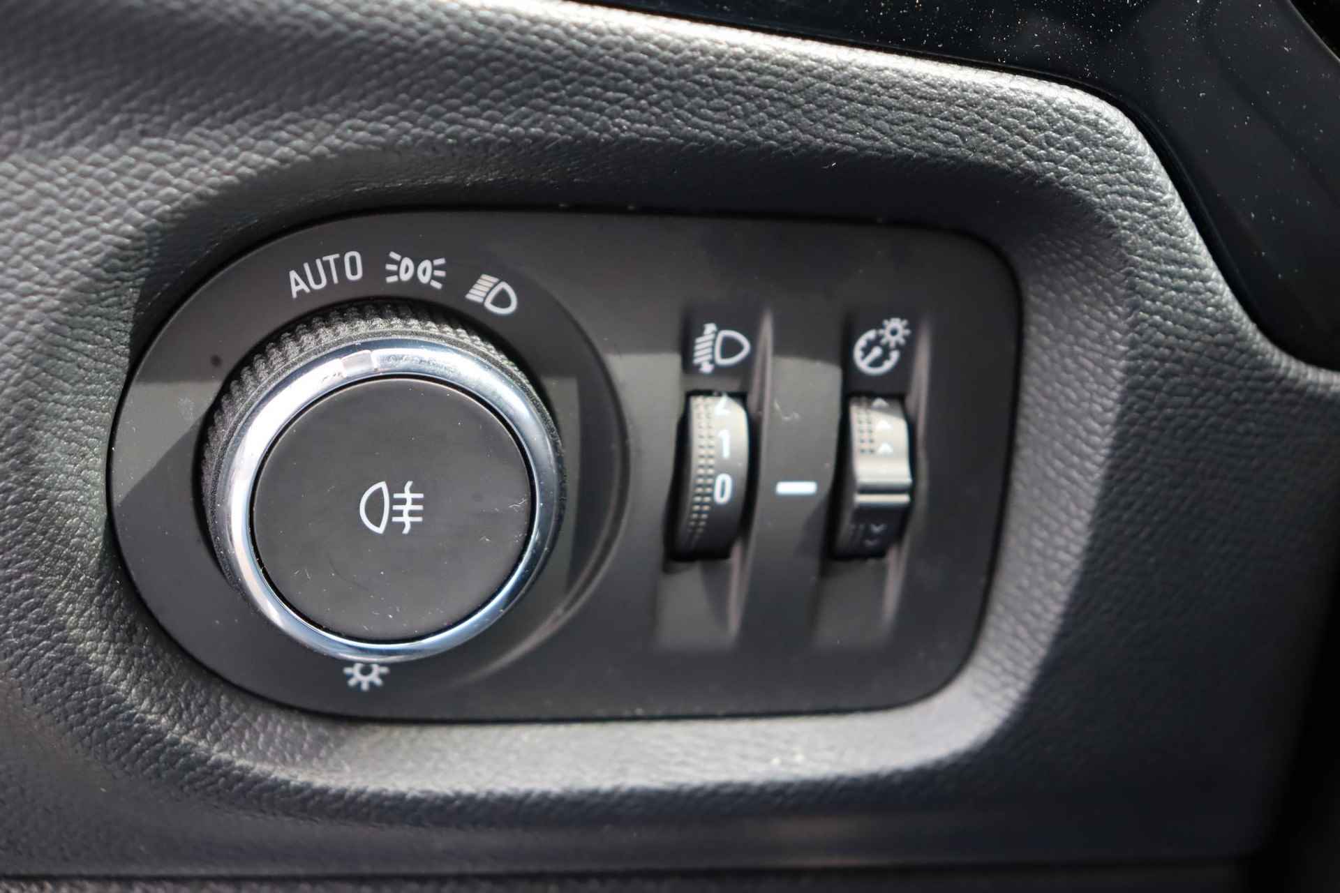 Opel Corsa Edition 1.2 100 pk / Camera / Navigatie / Apple CarPlay - 29/38