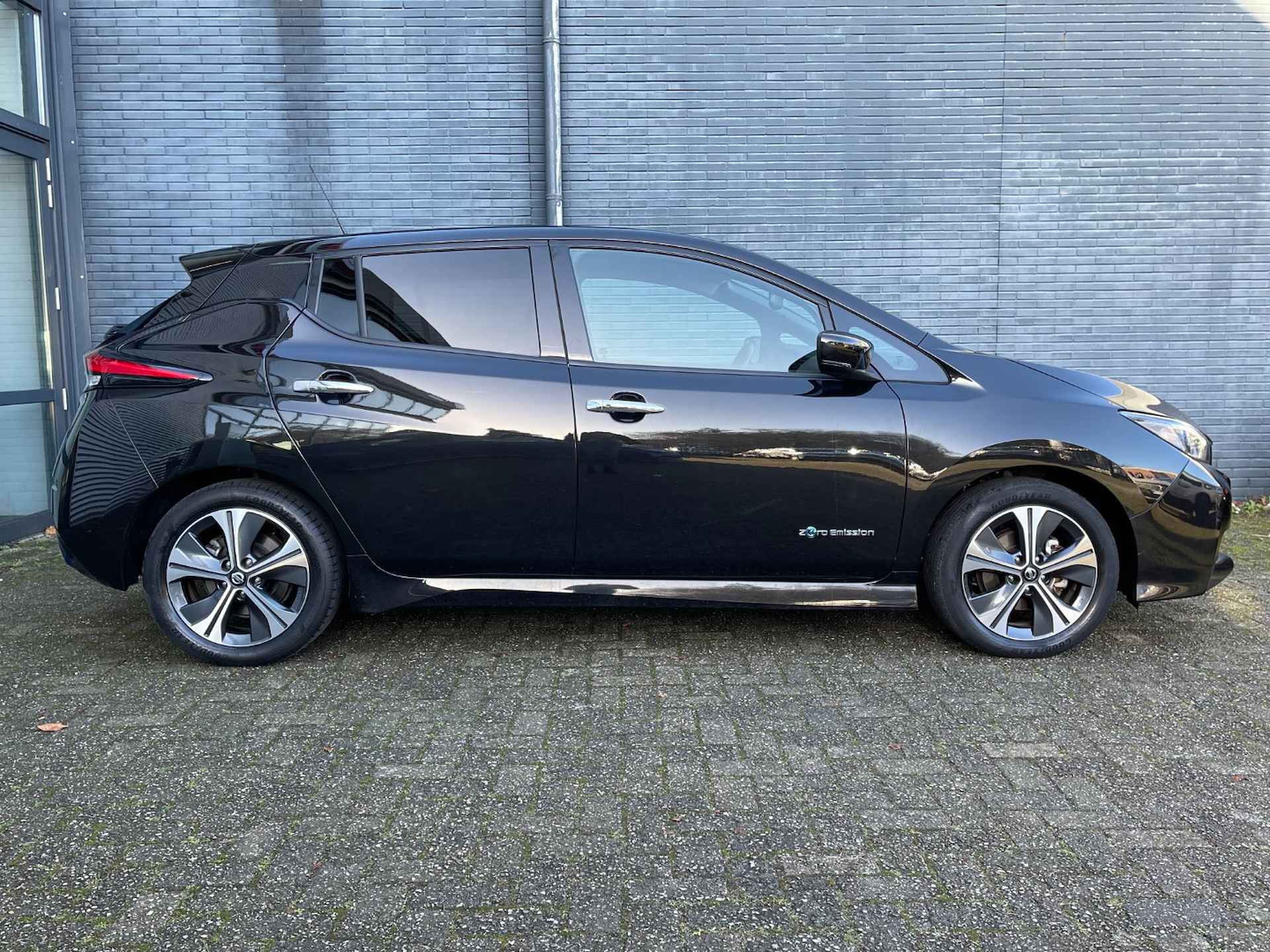 NISSAN Leaf Electric 150pk 40kWh N-Connecta | Elektrische range tot 270 km | BTW |  Navi & Carplay | Adaptieve Cruisecontrol | Blindspot | Stoelverwarming V&A | - 3/36