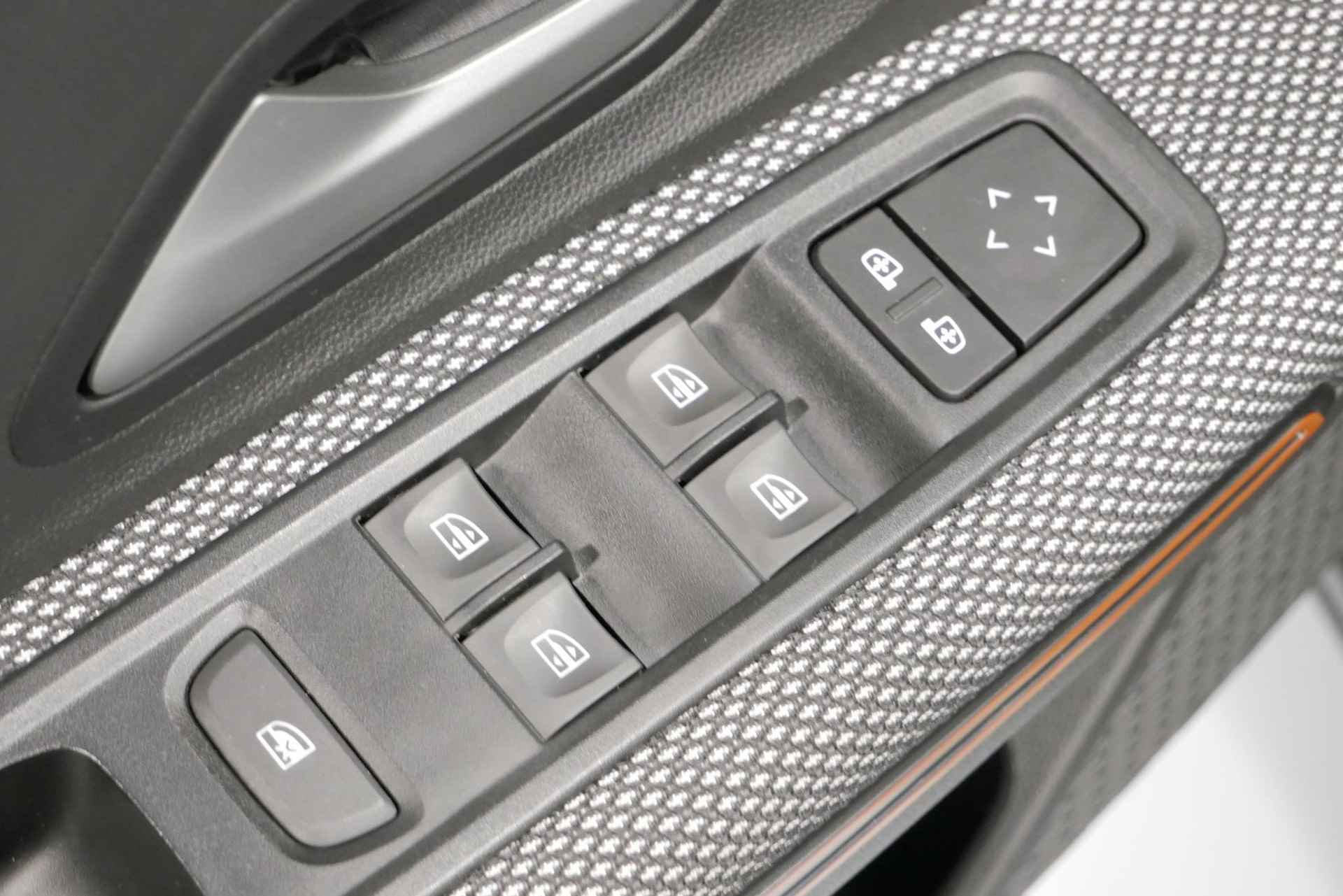 Dacia Sandero Stepway 1.0 TCe 110 Expression *Navigatie+Camera*Airco*Parc Assist*LED VERLICHTING*NIEUW MODEL! - 28/34