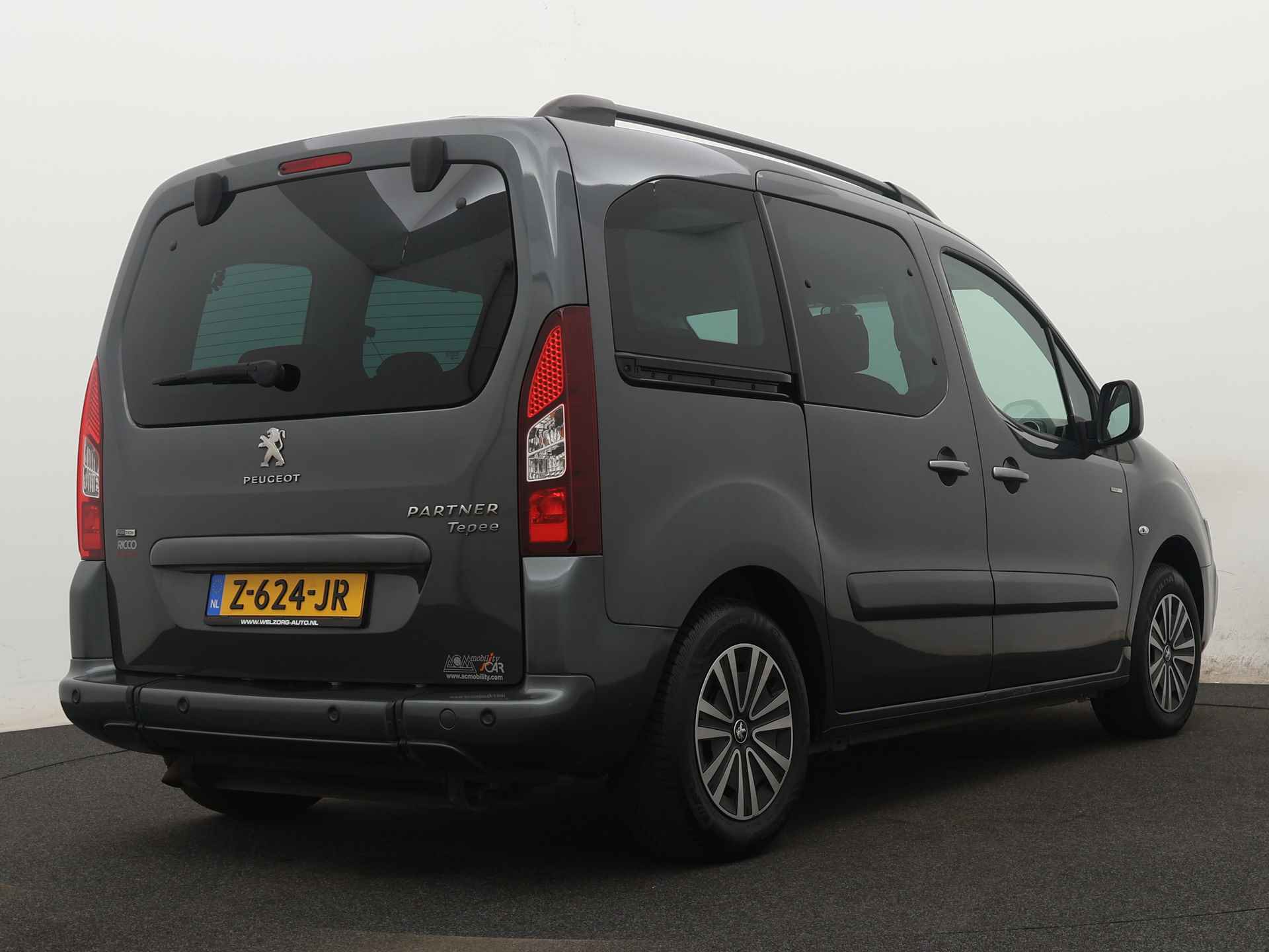 Peugeot Partner Tepee 1.2 PureTech Active Direct leverbaar! Rolstoelauto inclusief lier | Opklapbare 2de zitrij - 3/36