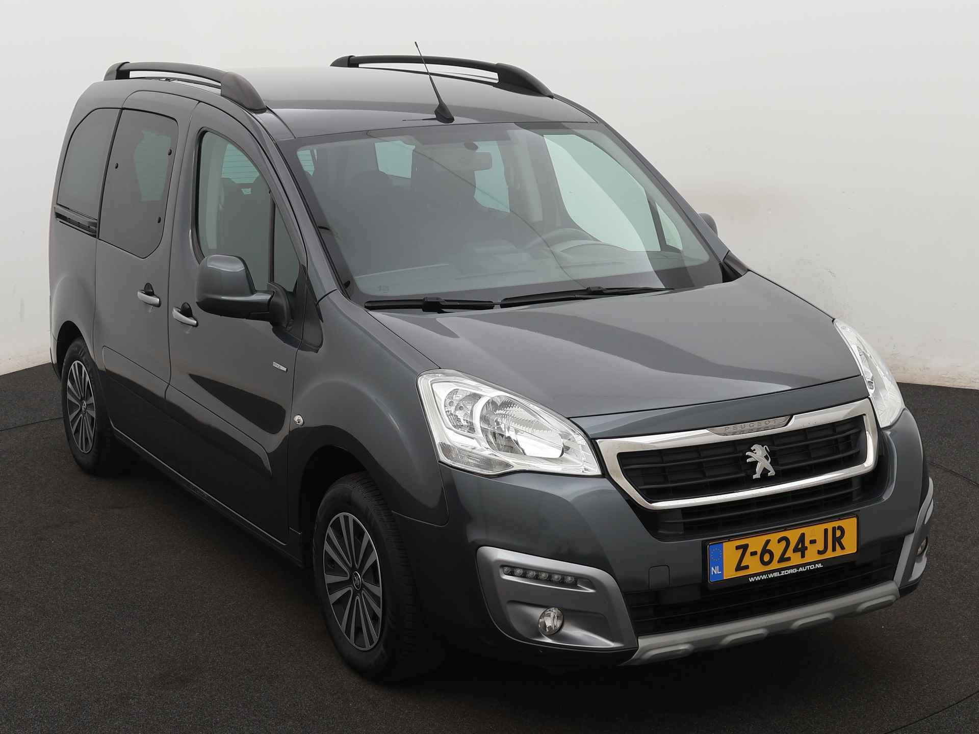 Peugeot Partner Tepee 1.2 PureTech Active Direct leverbaar! Rolstoelauto inclusief lier | Opklapbare 2de zitrij - 24/36