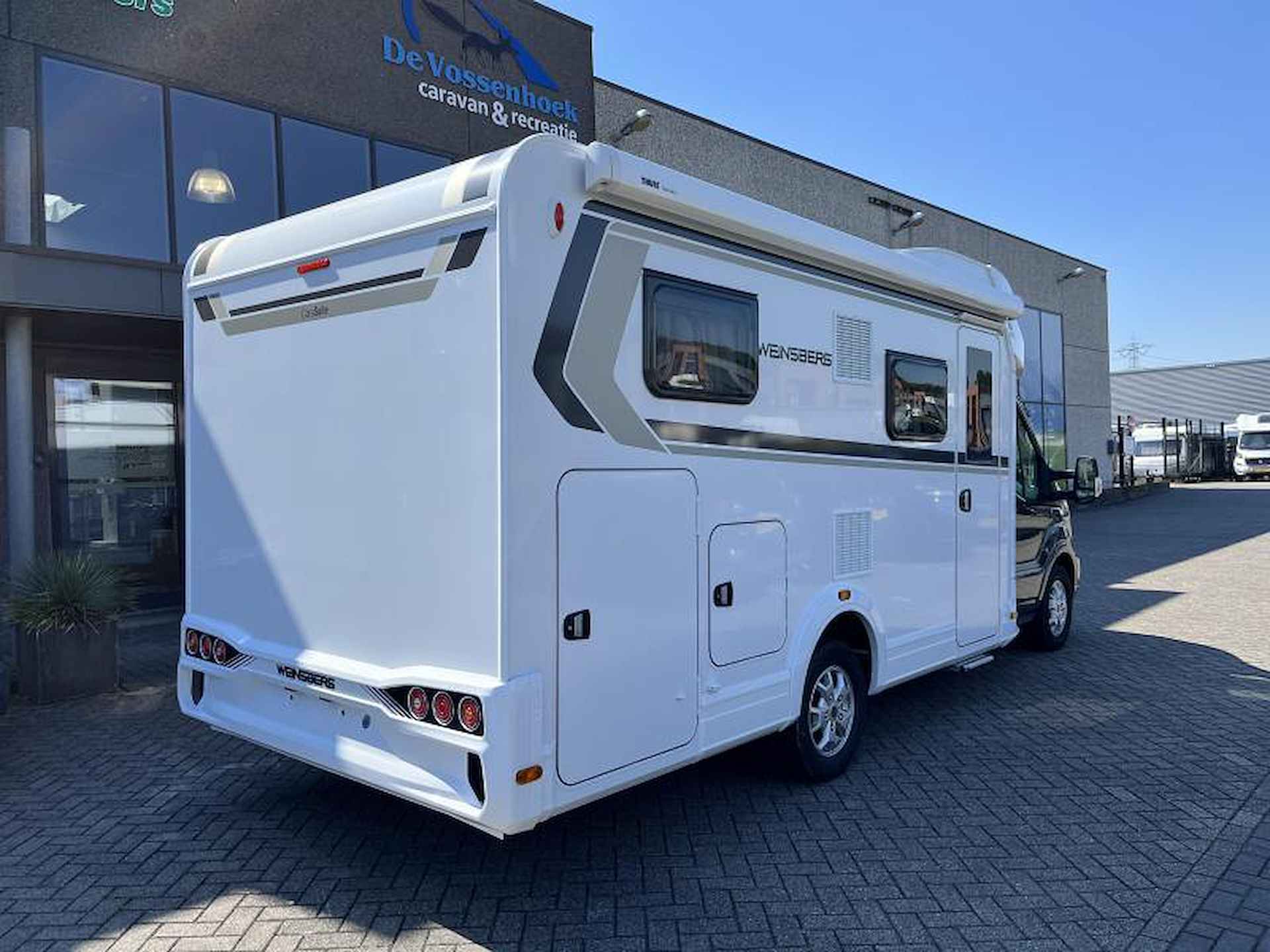 Weinsberg CaraSuite 650 MEG Family Camper met hefbed - 4/16