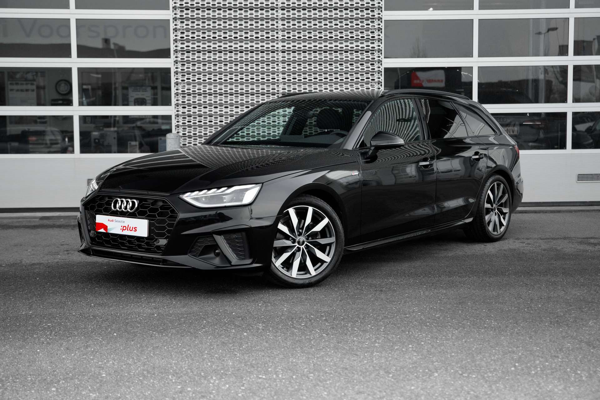 Audi A4 Avant 35 TFSI 150pk S edition Competition | Achteruitrijcamera | Adaptive Cruise | Lane Assist | 18" Velgen |