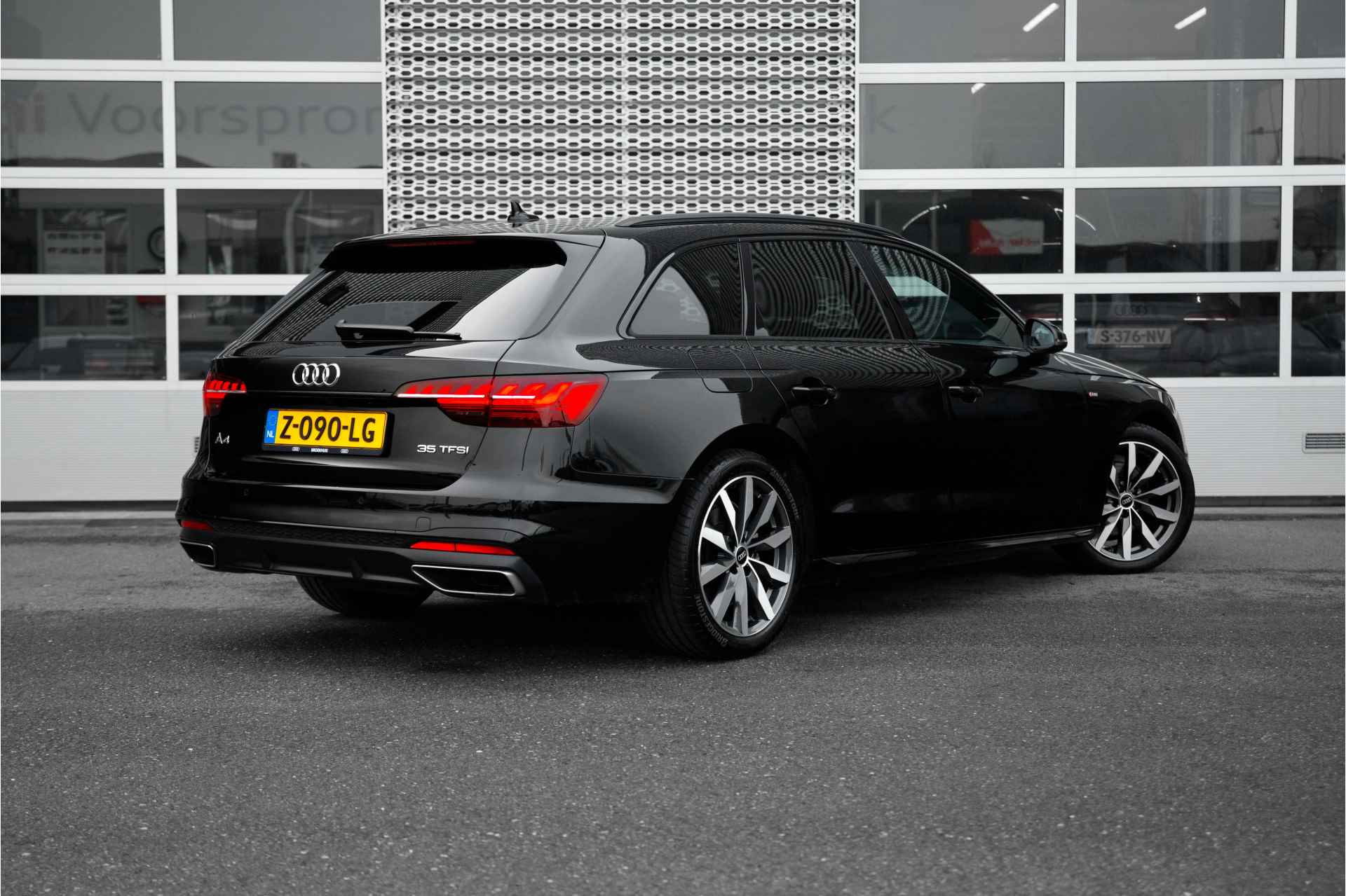 Audi A4 Avant 35 TFSI 150pk S edition Competition | Achteruitrijcamera | Adaptive Cruise | Lane Assist | 18" Velgen | - 3/56