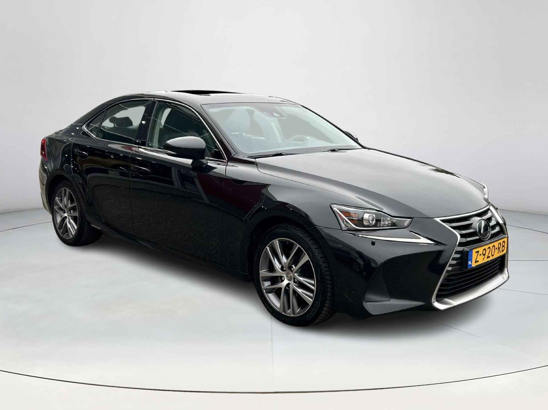 Lexus IS 300h Hybrid Business Line Plus - 8/22