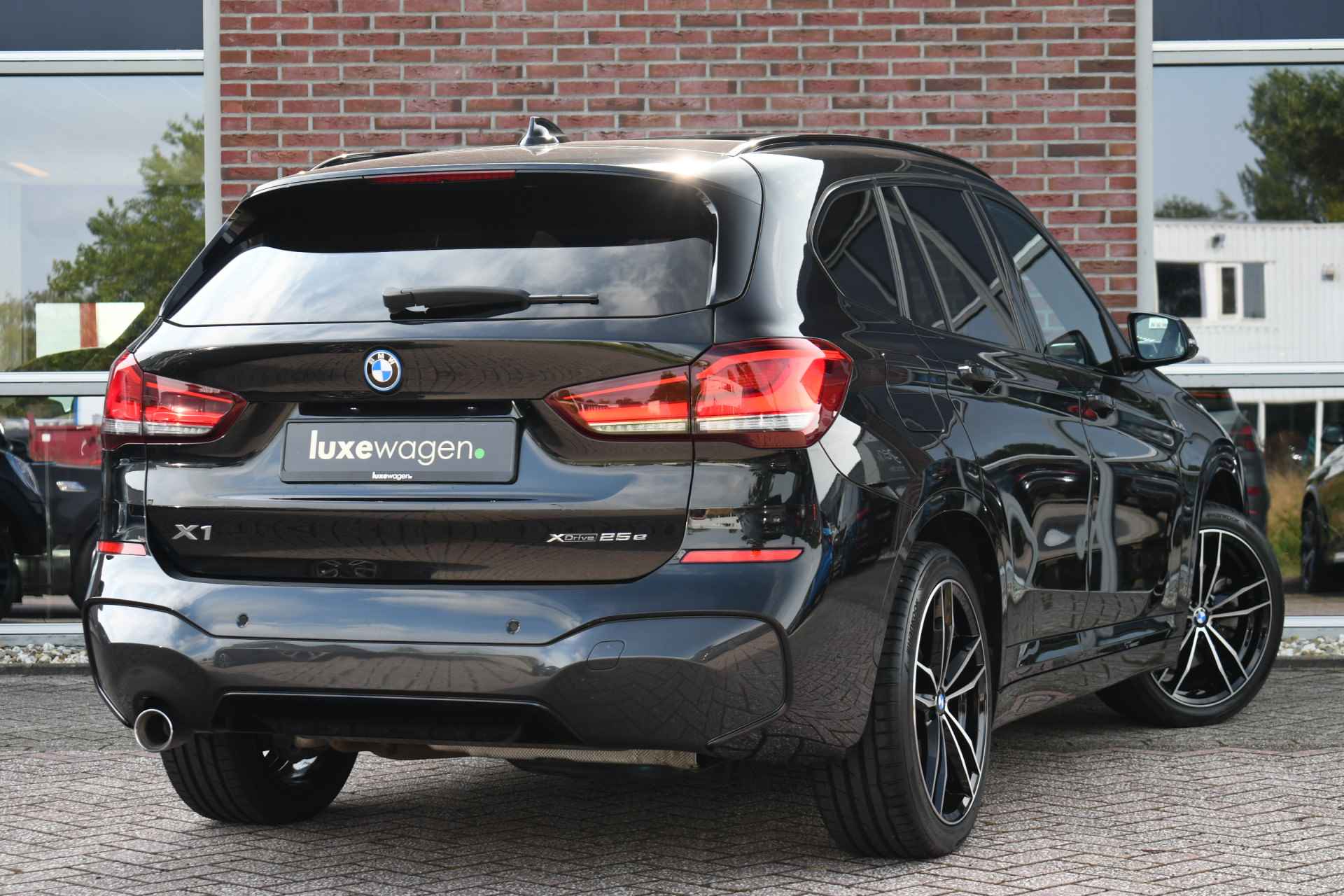 BMW X1 xDrive25e M-Sport Pano HUD 19inch Leder El-Klep - 2/75