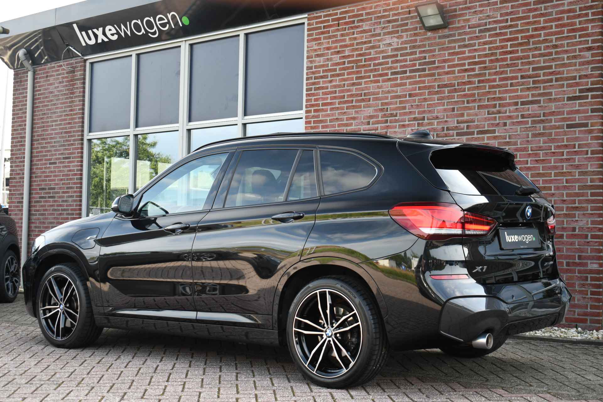 BMW X1 xDrive25e M-Sport Pano HUD 19inch Leder El-Klep - 6/75