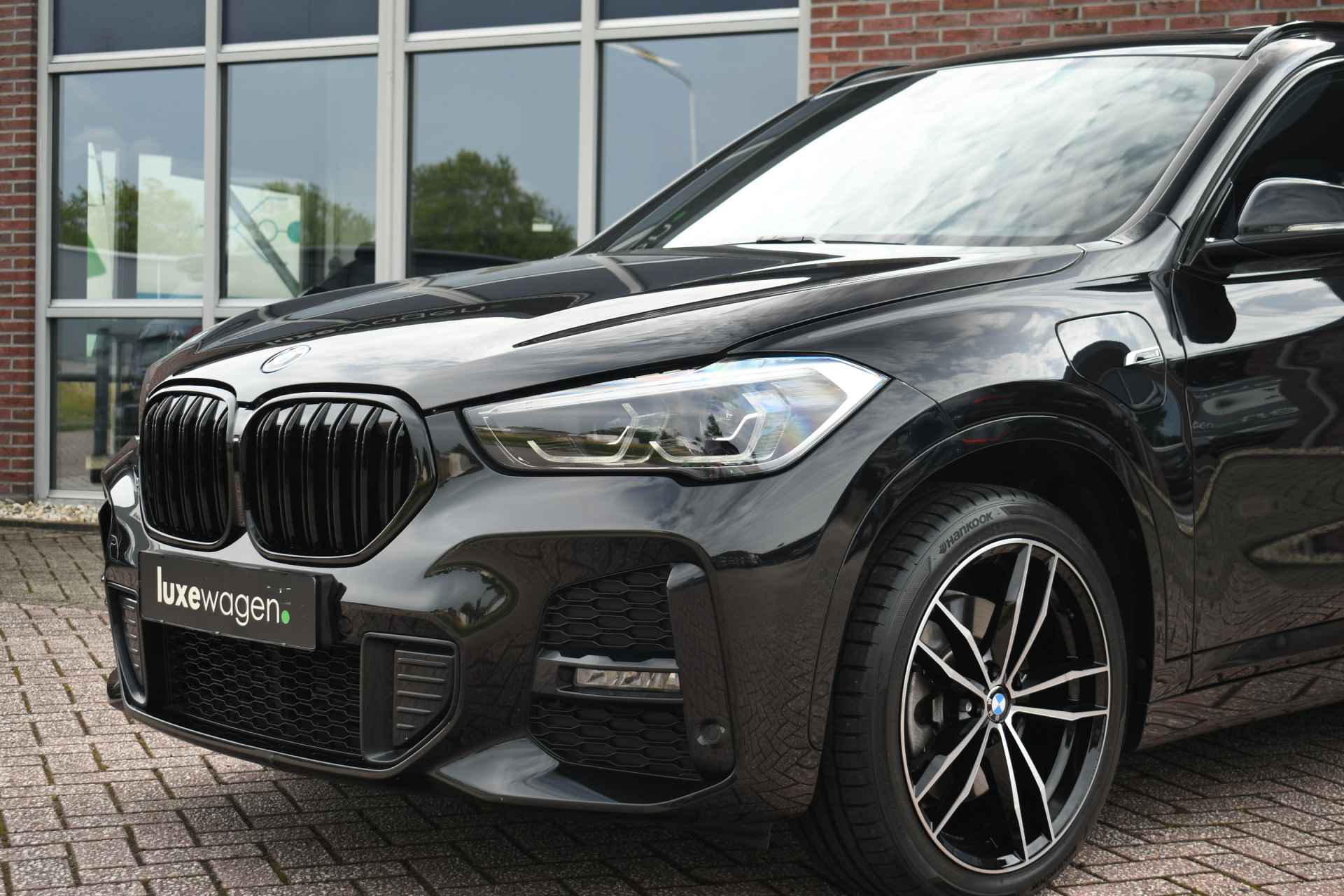 BMW X1 xDrive25e M-Sport Pano HUD 19inch Leder El-Klep - 21/75