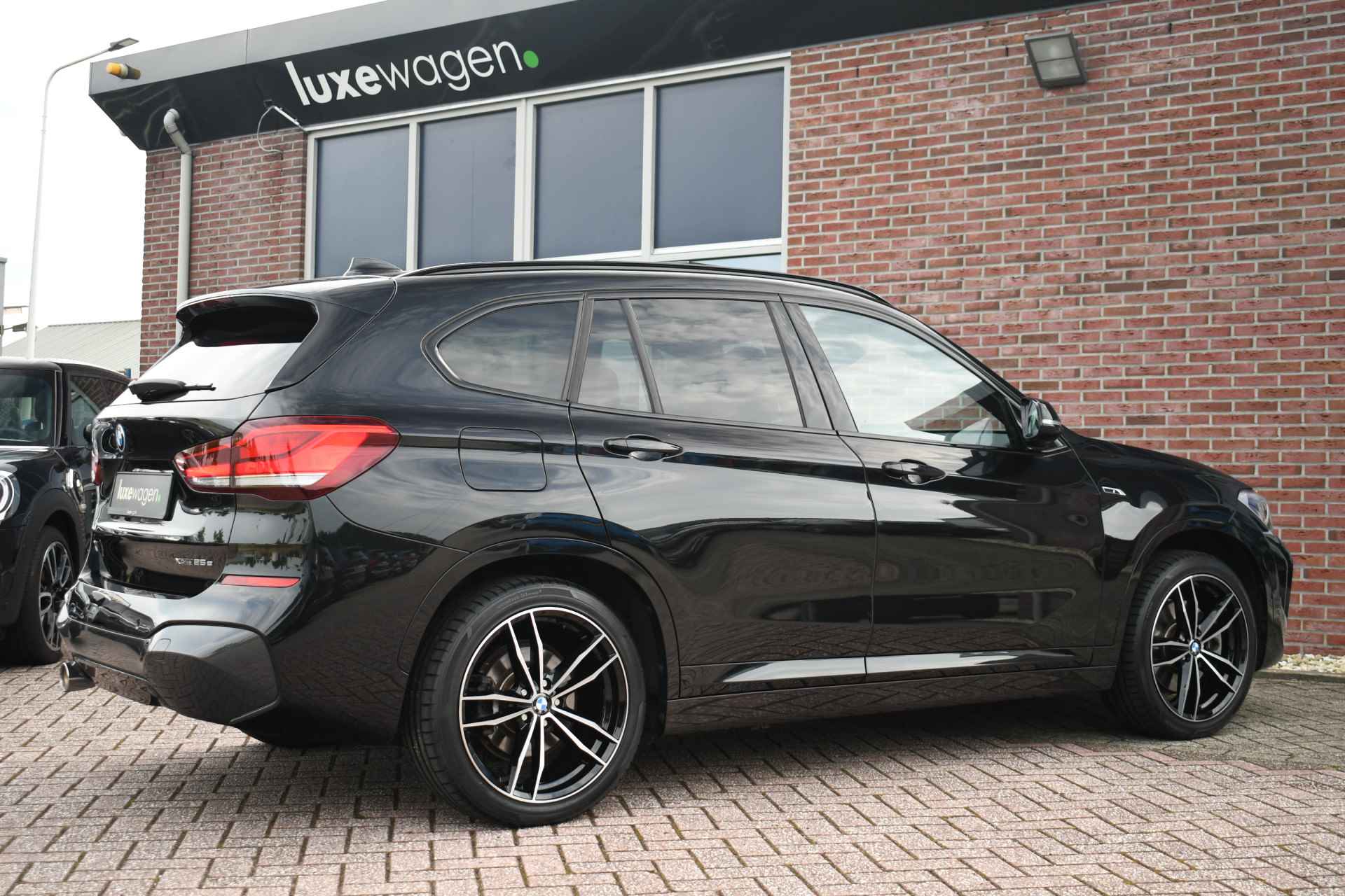 BMW X1 xDrive25e M-Sport Pano HUD 19inch Leder El-Klep - 32/75