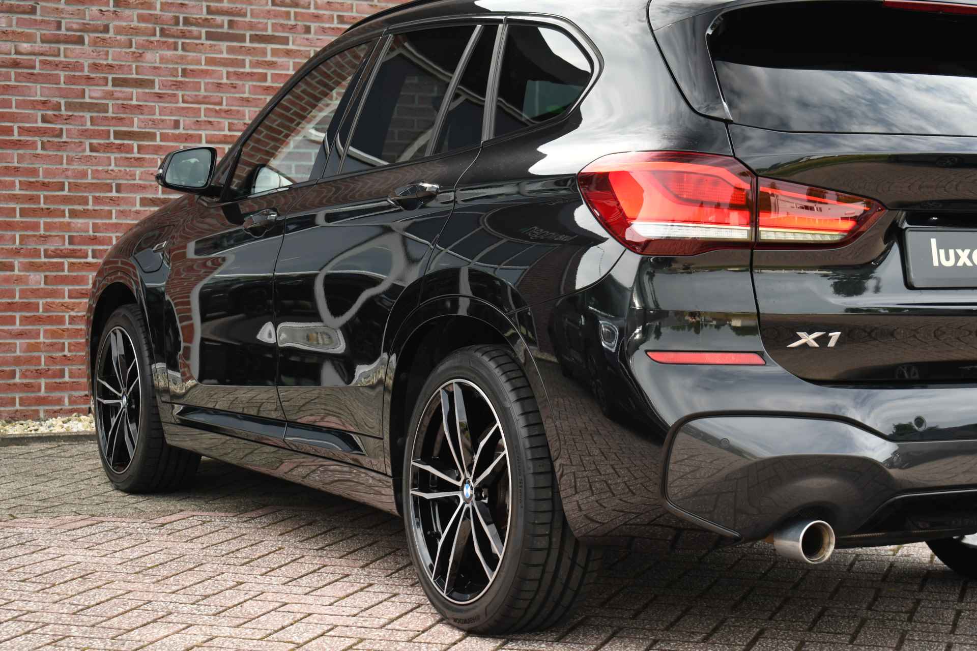 BMW X1 xDrive25e M-Sport Pano HUD 19inch Leder El-Klep - 34/75