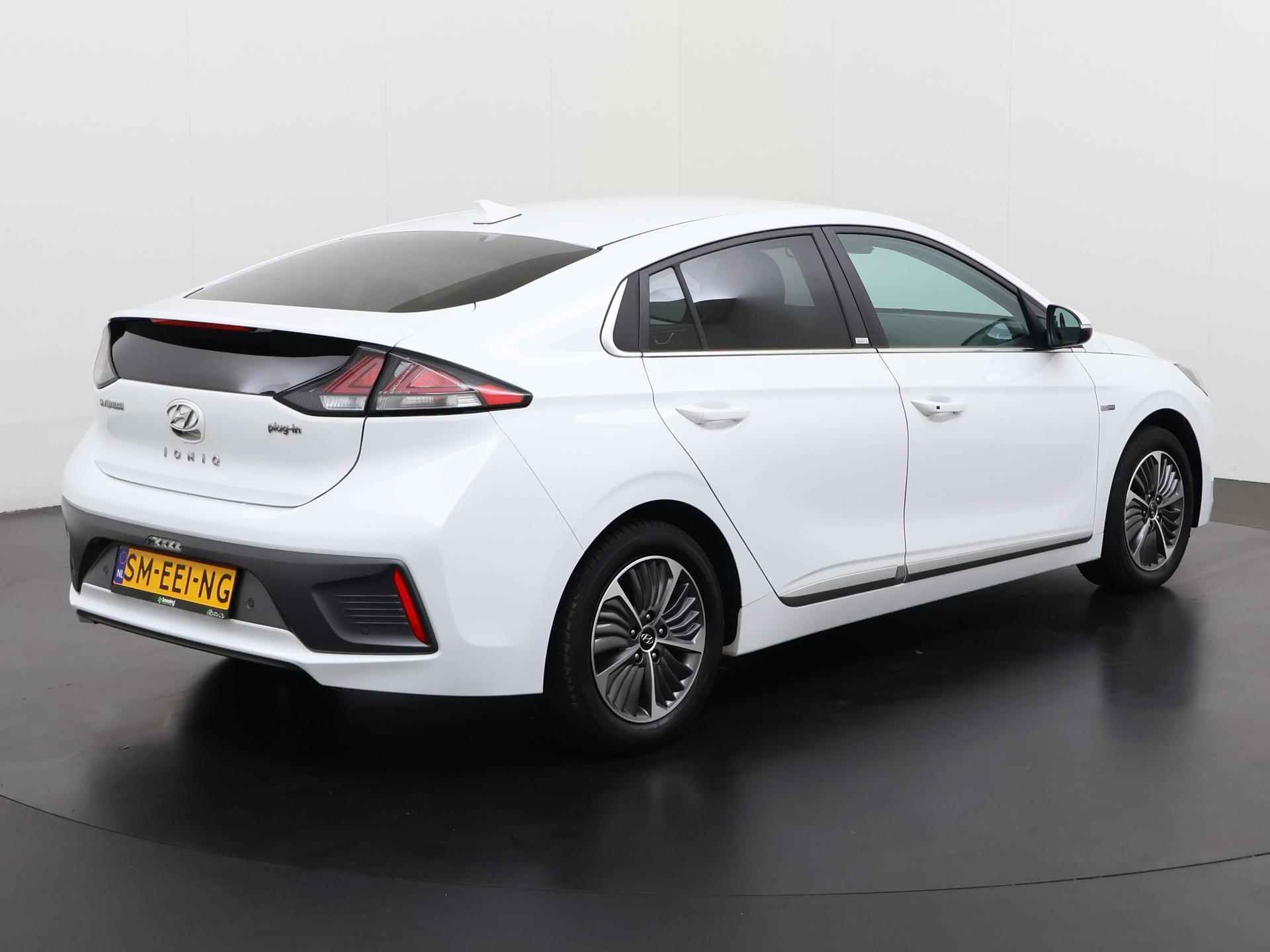 Hyundai IONIQ 1.6 GDi PHEV Style | Navigatie | Plug-In | Zondag Open! - 4/38