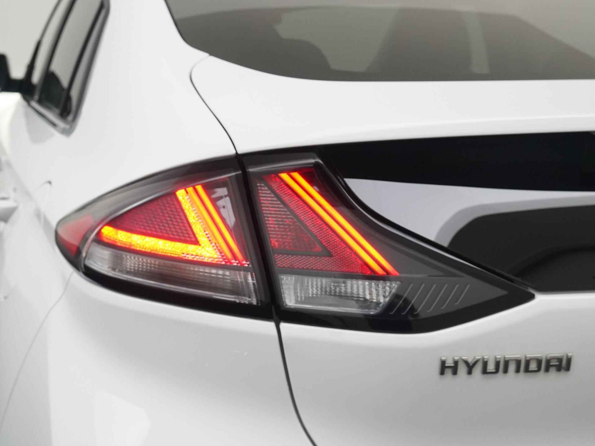 Hyundai IONIQ 1.6 GDi PHEV Style | Navigatie | Plug-In | Zondag Open! - 22/38