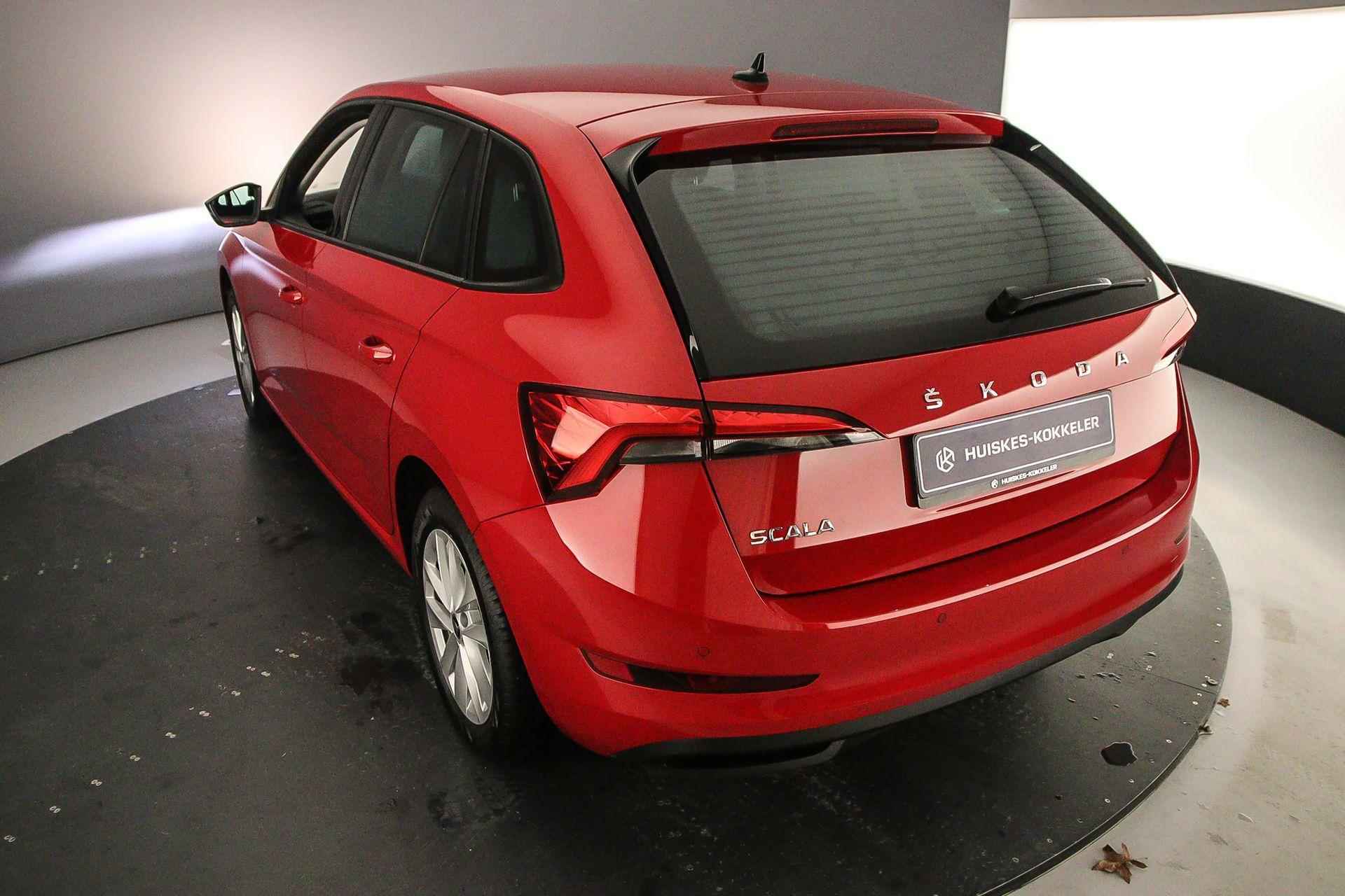 Skoda Scala Ambition 1.0 TSI 110pk Cruise control, Parkeersensor achter, Airco, DAB, Radio, Bluetooth, LED koplampen, App connect - 33/40