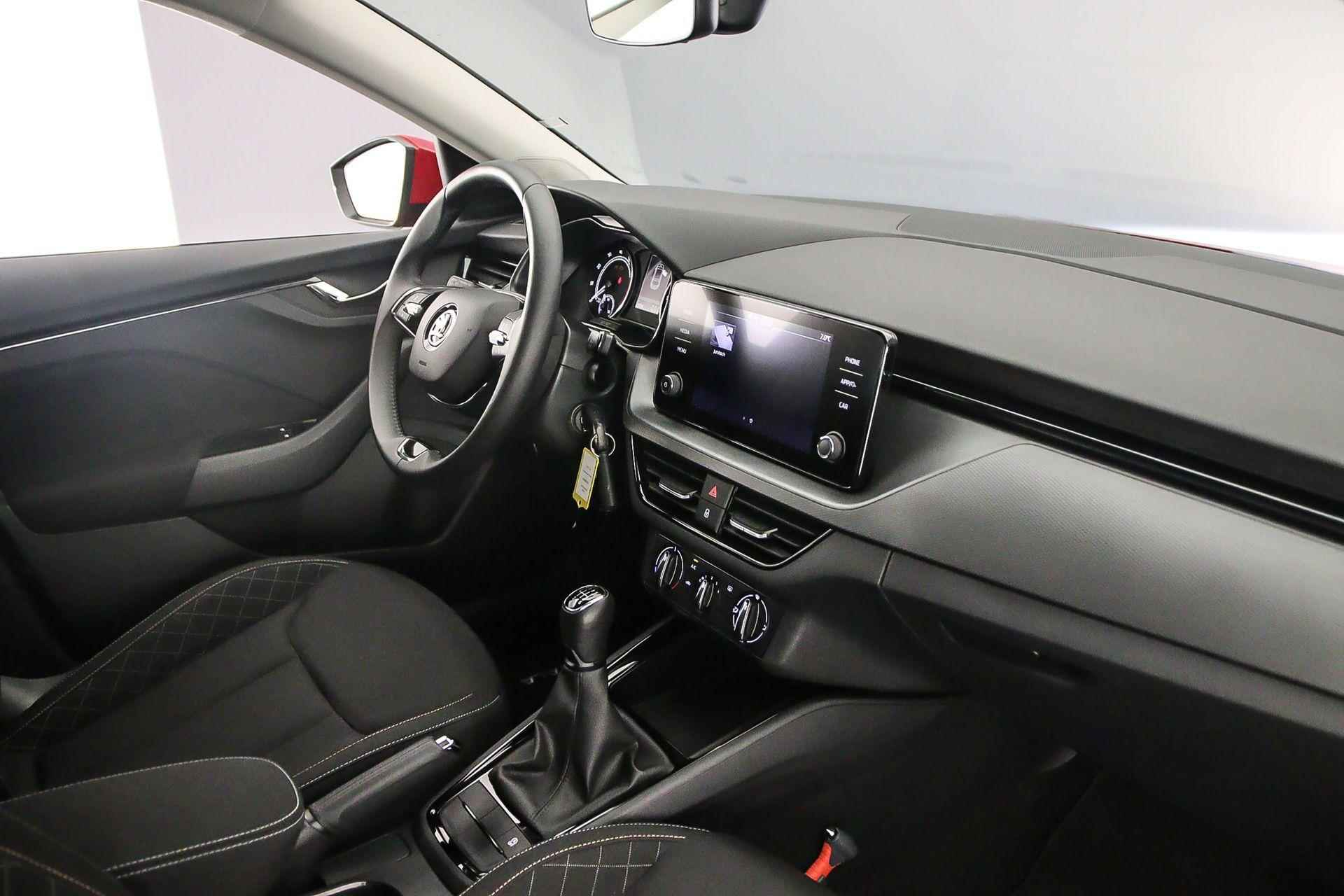 Skoda Scala Ambition 1.0 TSI 110pk Cruise control, Parkeersensor achter, Airco, DAB, Radio, Bluetooth, LED koplampen, App connect - 38/40