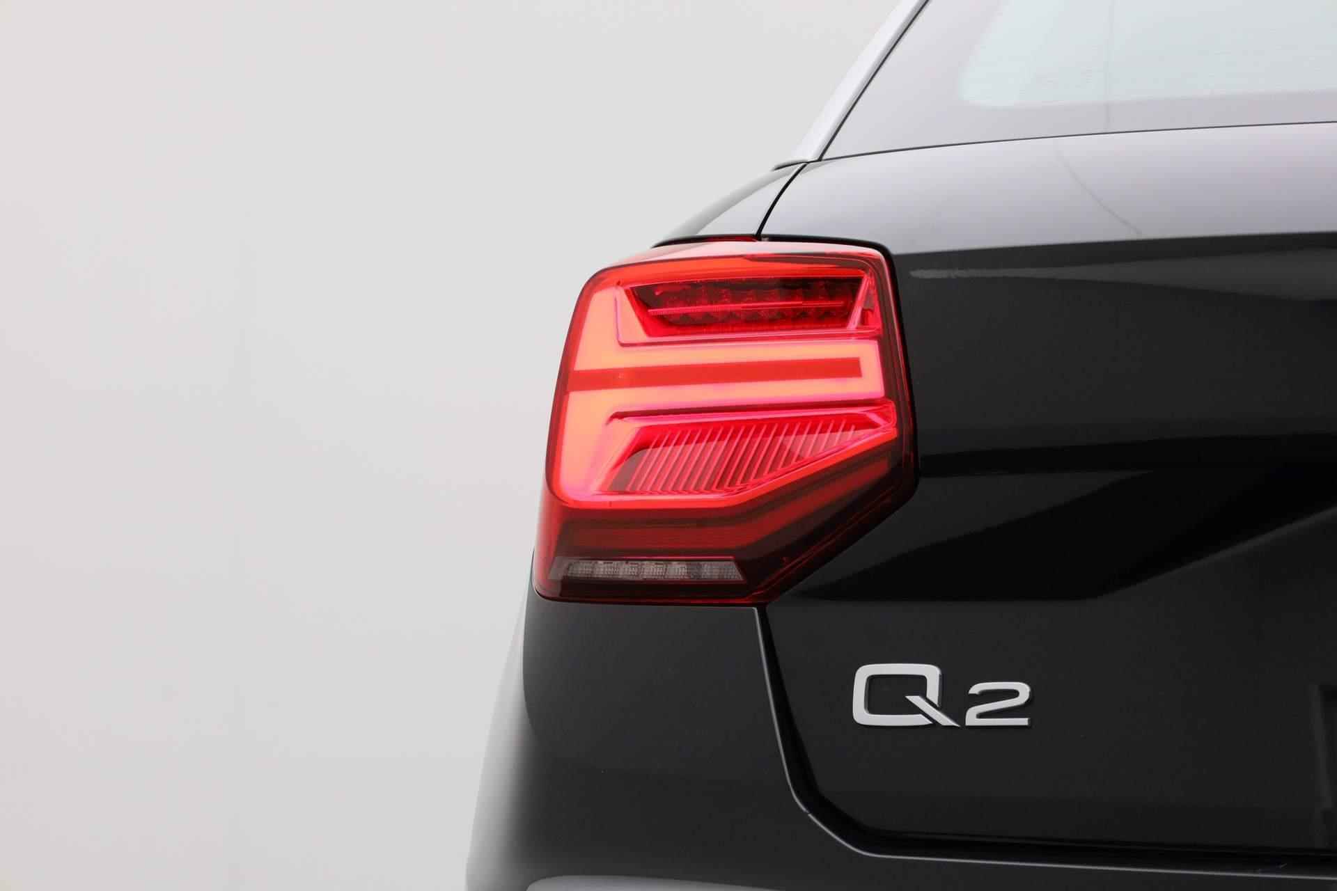 Audi Q2 35 TFSI 150PK S-tronic S Edition | Matrix LED | Stoelverwarming | Camera | Navi | 17 inch - 12/38