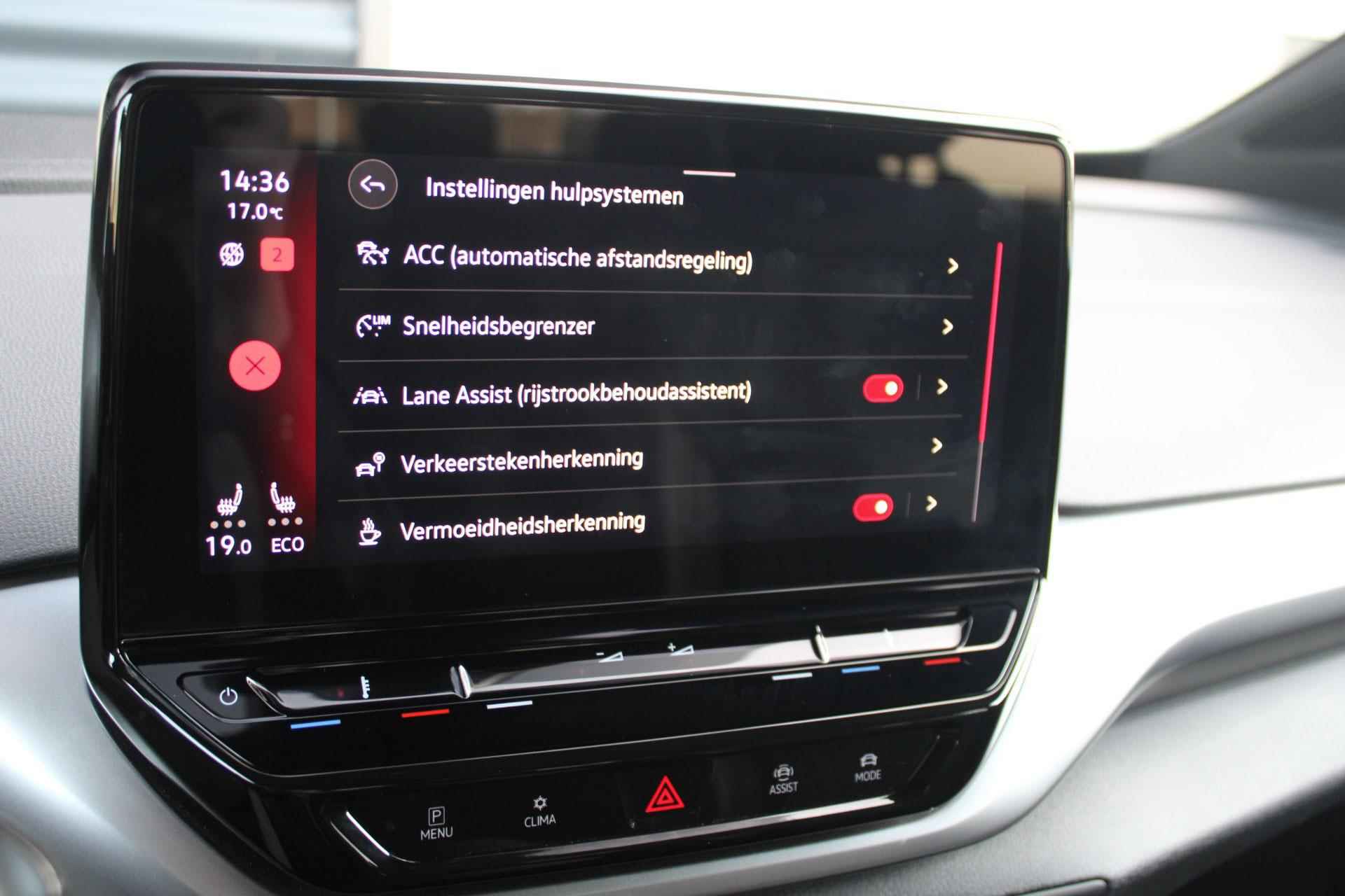 Volkswagen ID.4 204pk First 77 kWh Pro Performance | Wegklapbare Trekhaak | Navigatie | Apple Carplay + Android Auto - 40/48