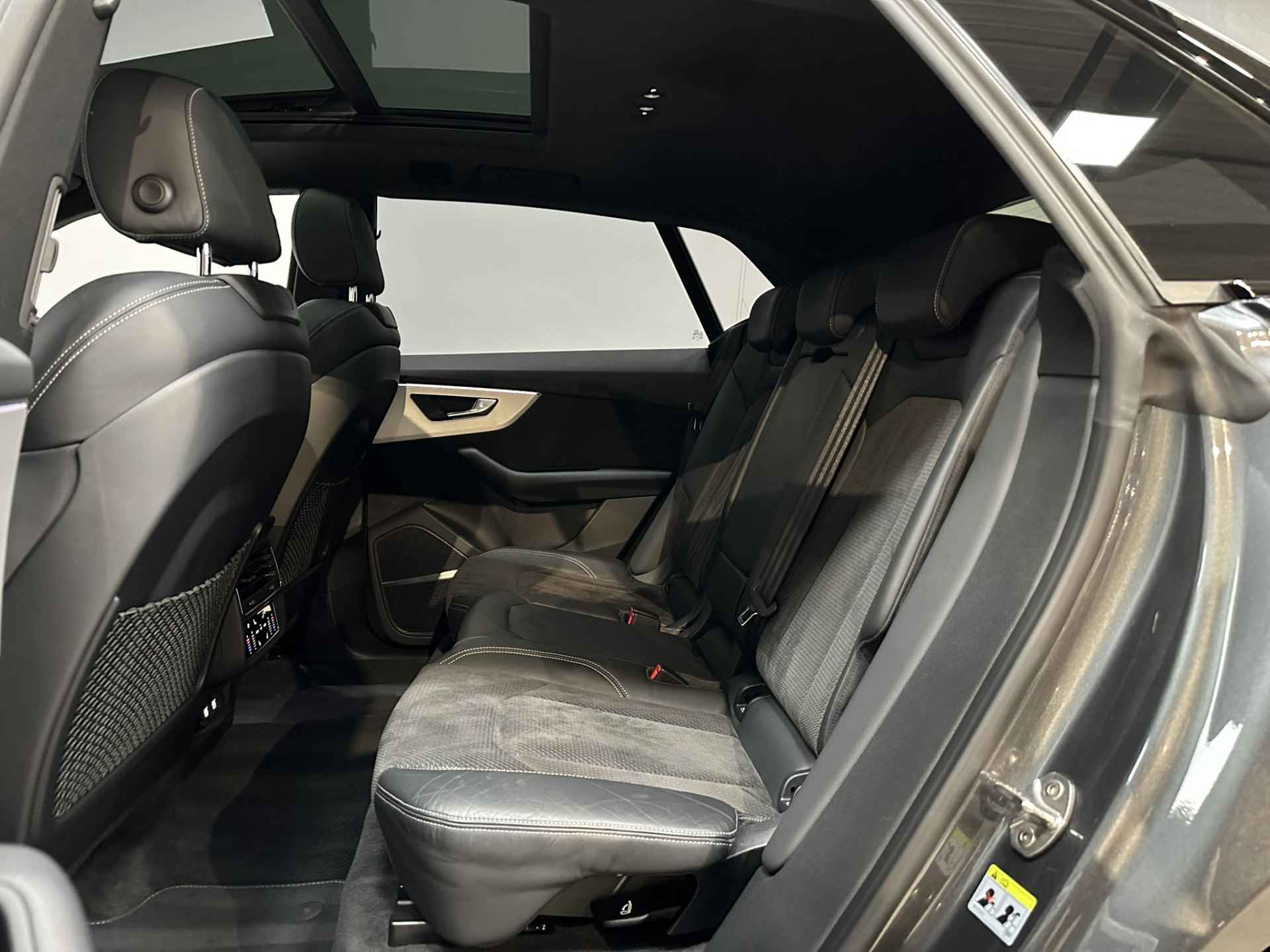 Audi Q8 55 TFSI quattro Pro Line Plus Matrix LED | Panorama | 360Camera | Luchtvering | Trekhaak | Adaptive Cruise | B&O | Apple Carplay Android Auto | Isofix | NAP | - 45/61