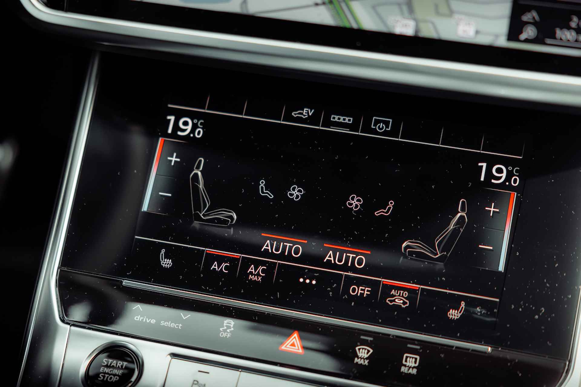 Audi A6 Avant 50 TFSI e 299pk quattro S edition Competition | Panoramadak | Tour pakket | Camera | 20" LM velgen | Optiek zwart | Matrix | Comfortsleutel - 33/38