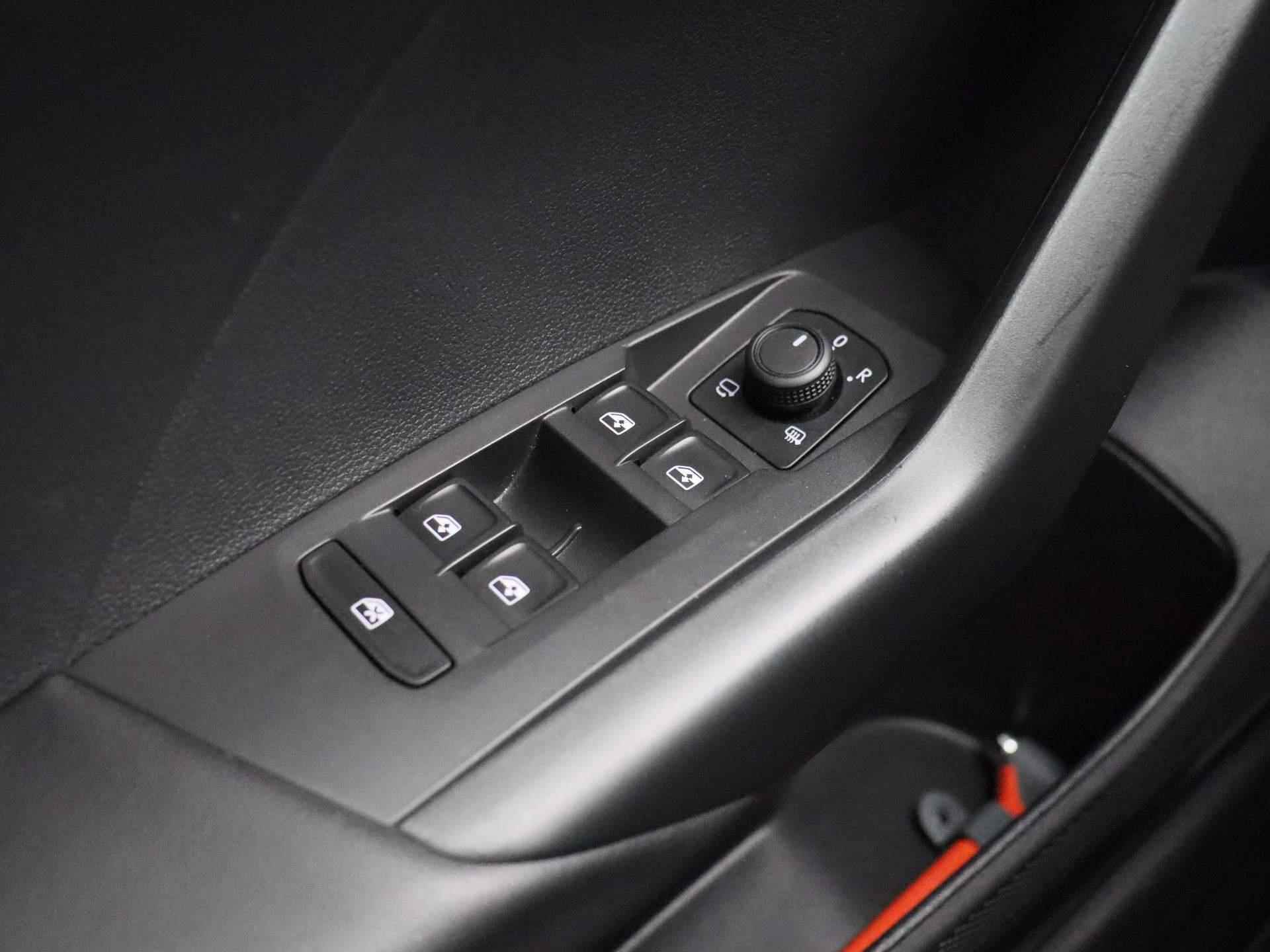Volkswagen T-Cross 1.0 TSI Life 95PK | Navigatie | App Connect | Adaptive Cruise Control | Draadloos opladen telefoon | Elektrische inklapbare spiegels | - 24/34
