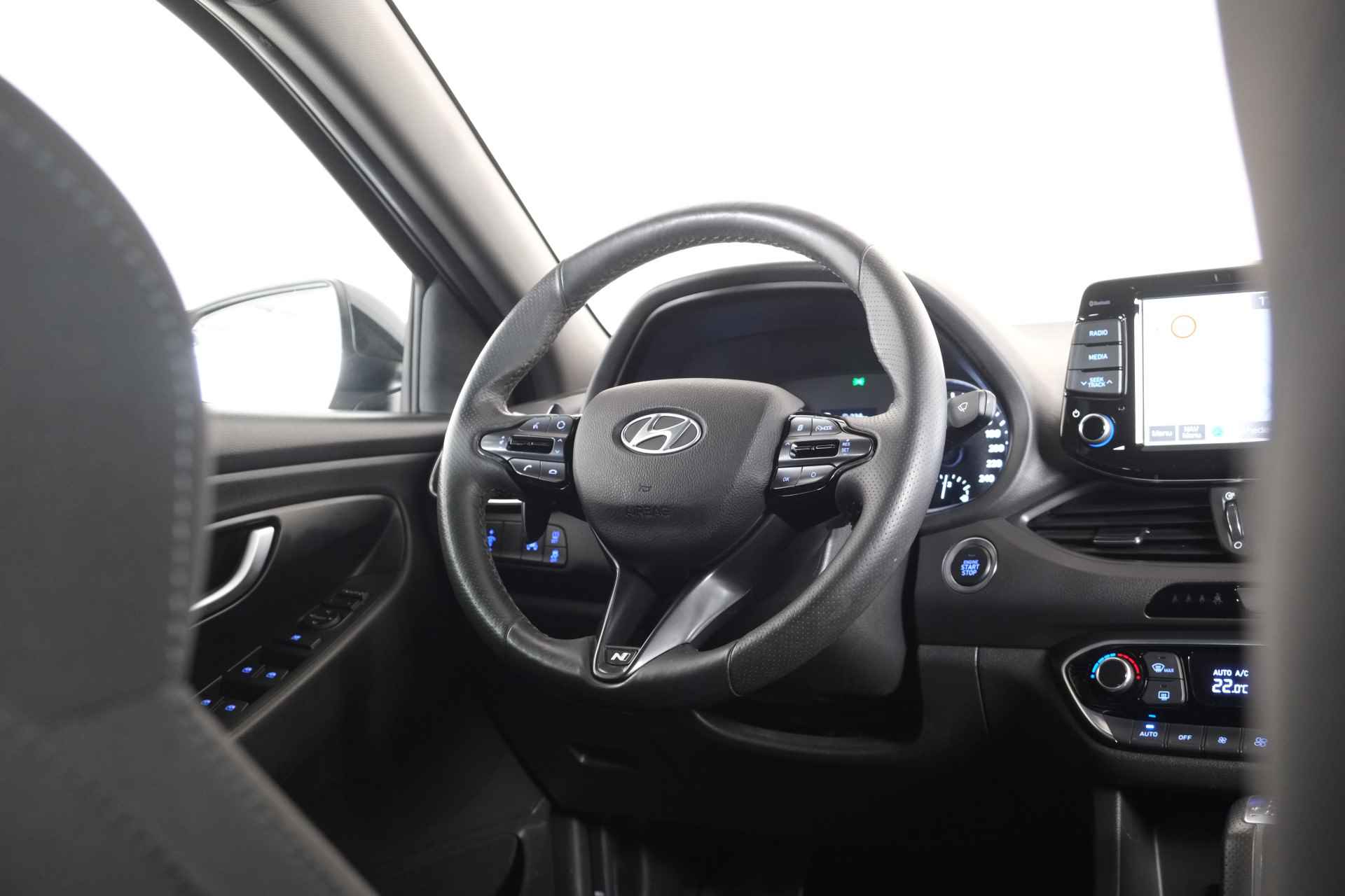 Hyundai i30 Fastback 1.4 T-GDI N Line / Navi / Aut / Cam / Carplay / DAB+ - 27/31