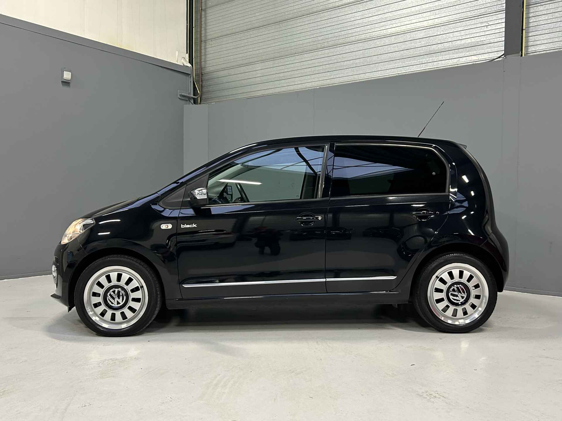 Volkswagen up! 1.0 high up! Black Up! 5drs|Cruise|Navi|PDC - 6/29