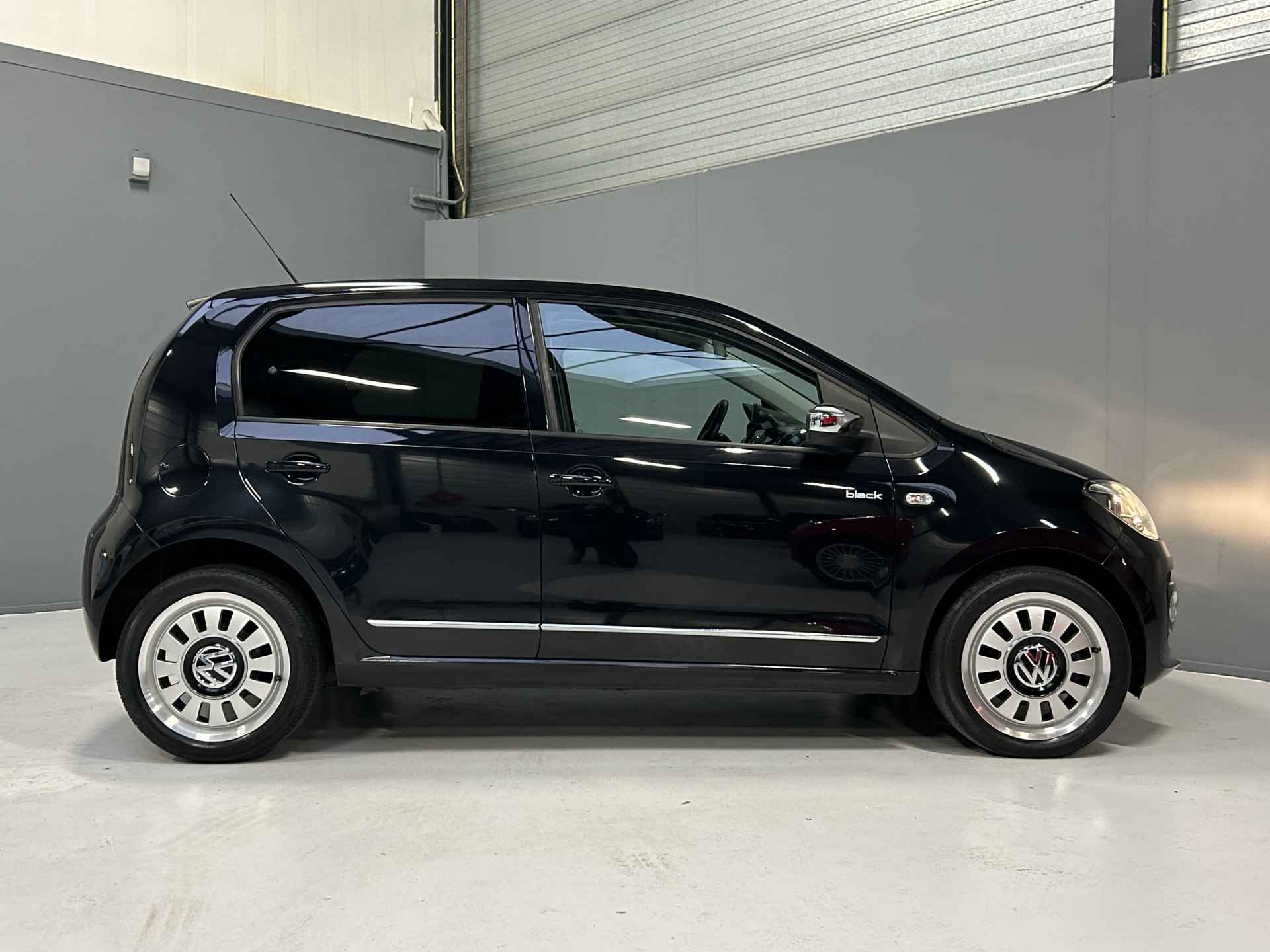 Volkswagen up! 1.0 high up! Black Up! 5drs|Cruise|Navi|PDC - 7/29