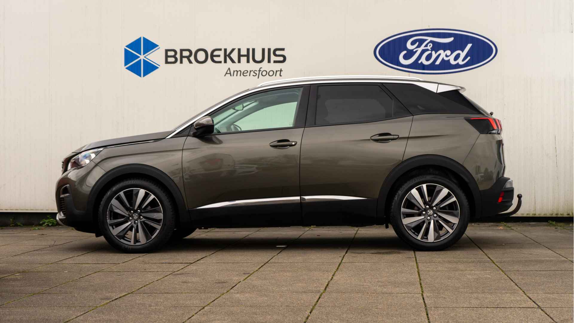 Peugeot 3008 1.6 PureTech 180PK Allure Automaat | Trekhaak, Leder, Navigatie, Achteruitrijcamera - 2/23