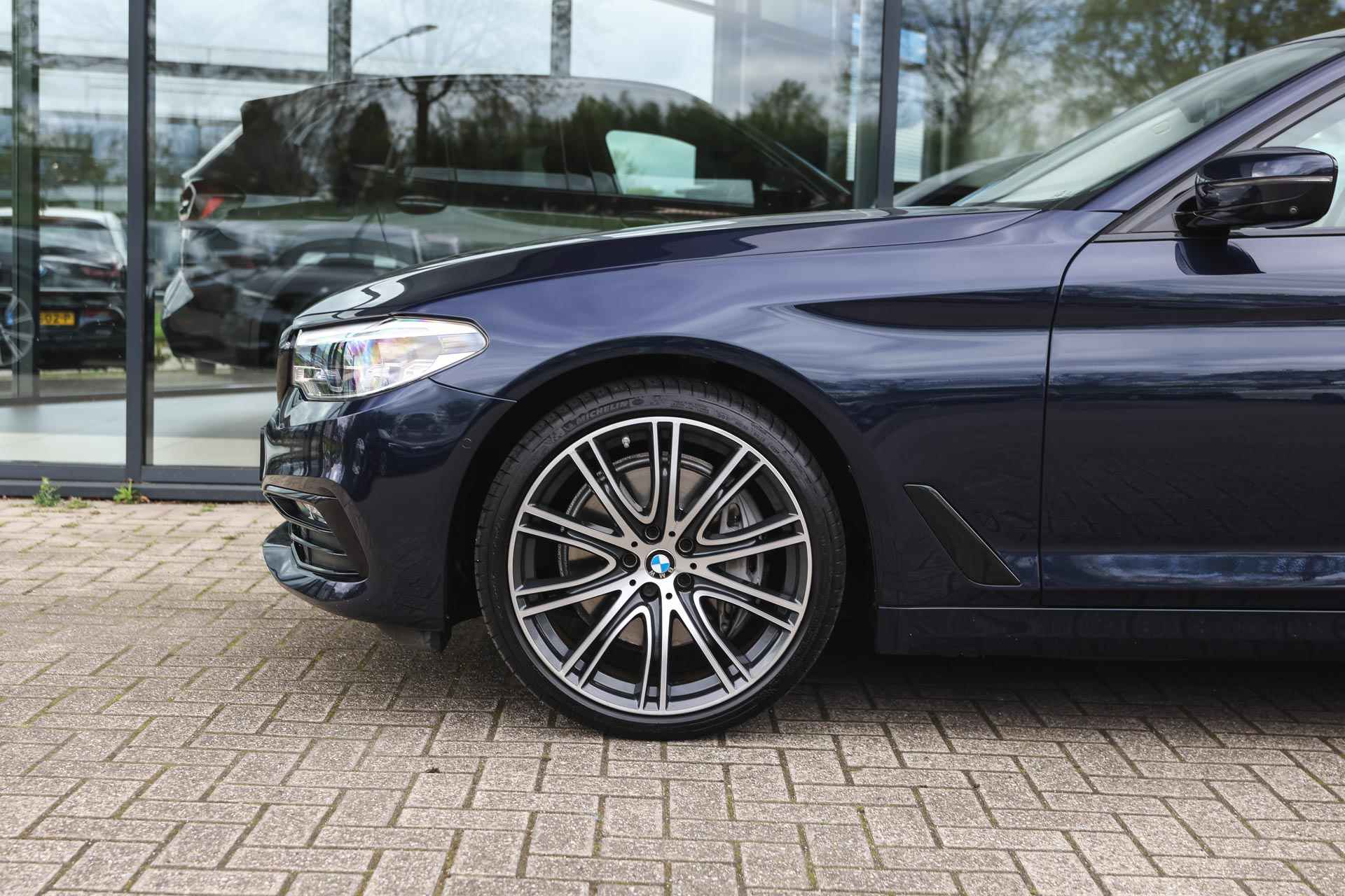 BMW 5 Serie 540i High Executive Luxury Line Automaat / Adaptieve LED / Parking Assistant Plus / Comfort Access / Gesture Control / Head-Up / Comfortstoelen / Navigatie Professional - 5/34