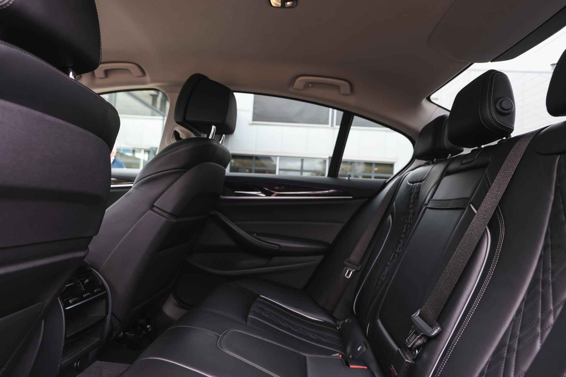 BMW 5 Serie 540i High Executive Luxury Line Automaat / Adaptieve LED / Parking Assistant Plus / Comfort Access / Gesture Control / Head-Up / Comfortstoelen / Navigatie Professional - 11/34