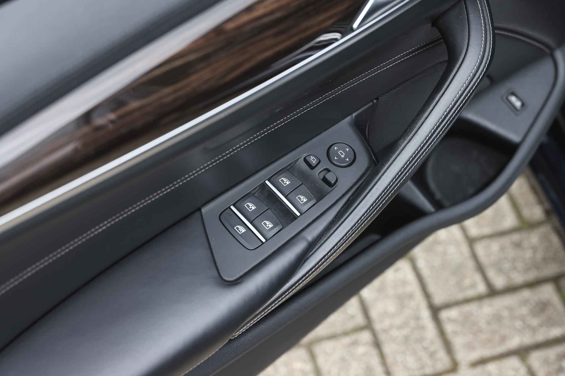 BMW 5 Serie 540i High Executive Luxury Line Automaat / Adaptieve LED / Parking Assistant Plus / Comfort Access / Gesture Control / Head-Up / Comfortstoelen / Navigatie Professional - 14/34