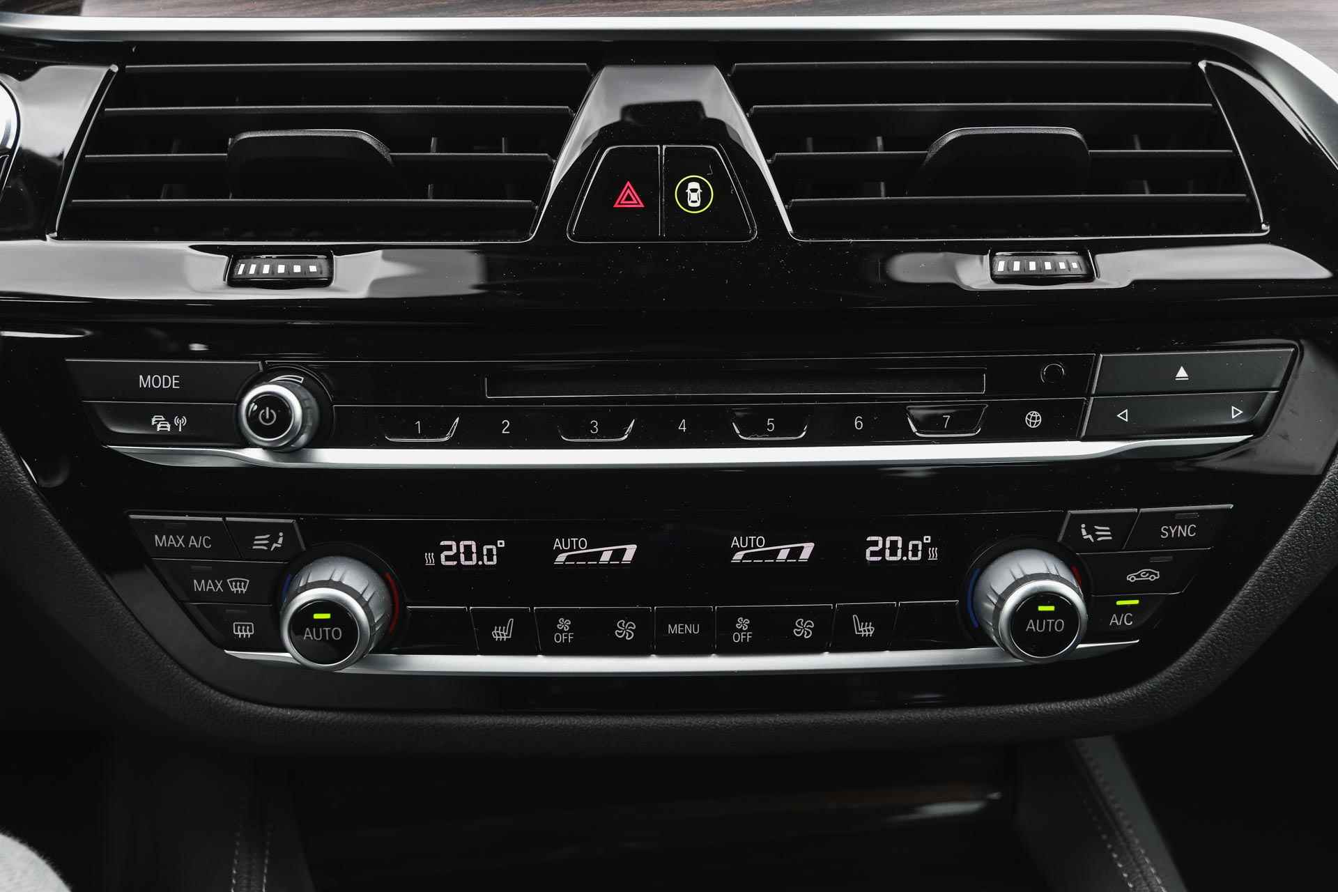 BMW 5 Serie 540i High Executive Luxury Line Automaat / Adaptieve LED / Parking Assistant Plus / Comfort Access / Gesture Control / Head-Up / Comfortstoelen / Navigatie Professional - 18/34