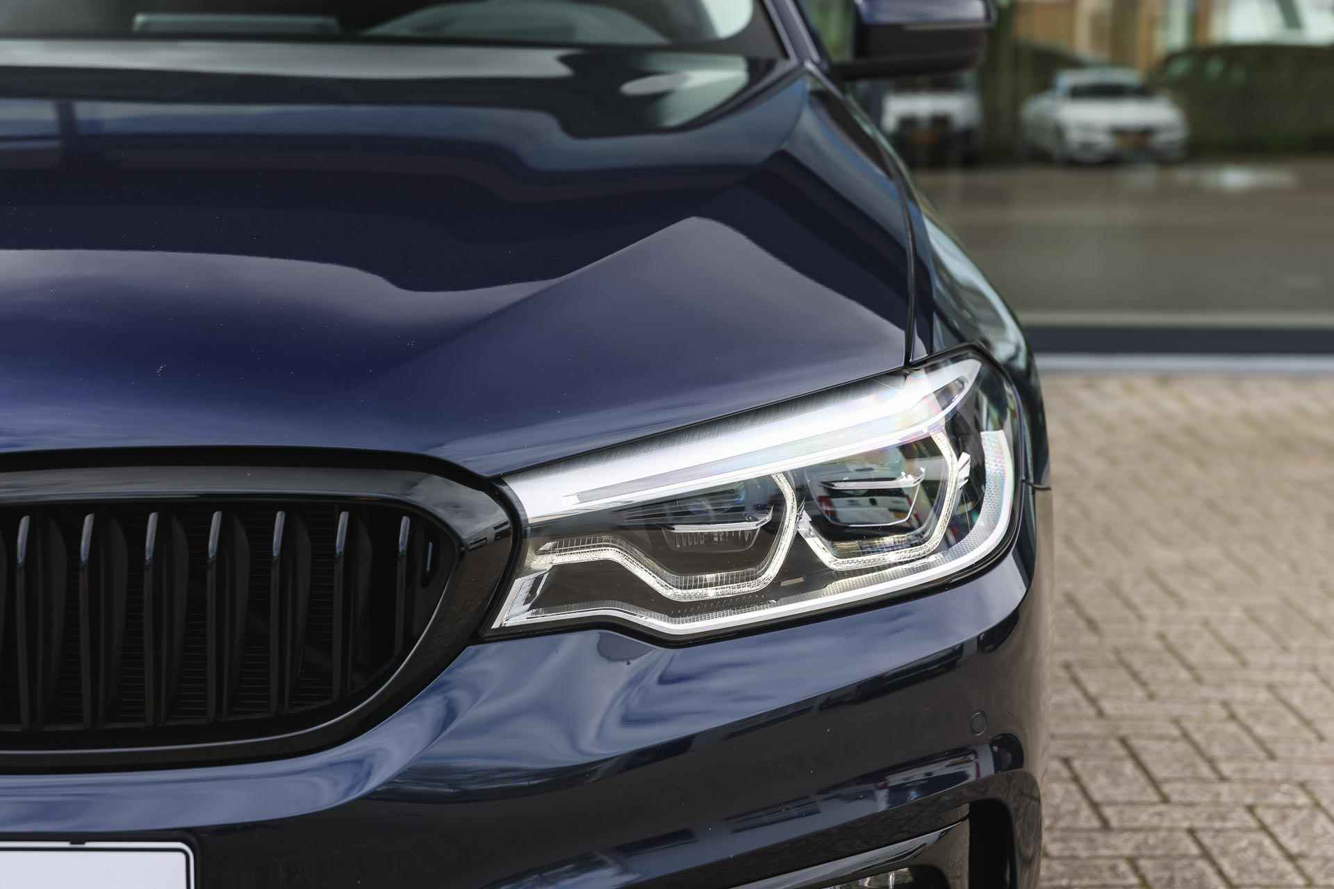 BMW 5 Serie 540i High Executive Luxury Line Automaat / Adaptieve LED / Parking Assistant Plus / Comfort Access / Gesture Control / Head-Up / Comfortstoelen / Navigatie Professional - 30/34