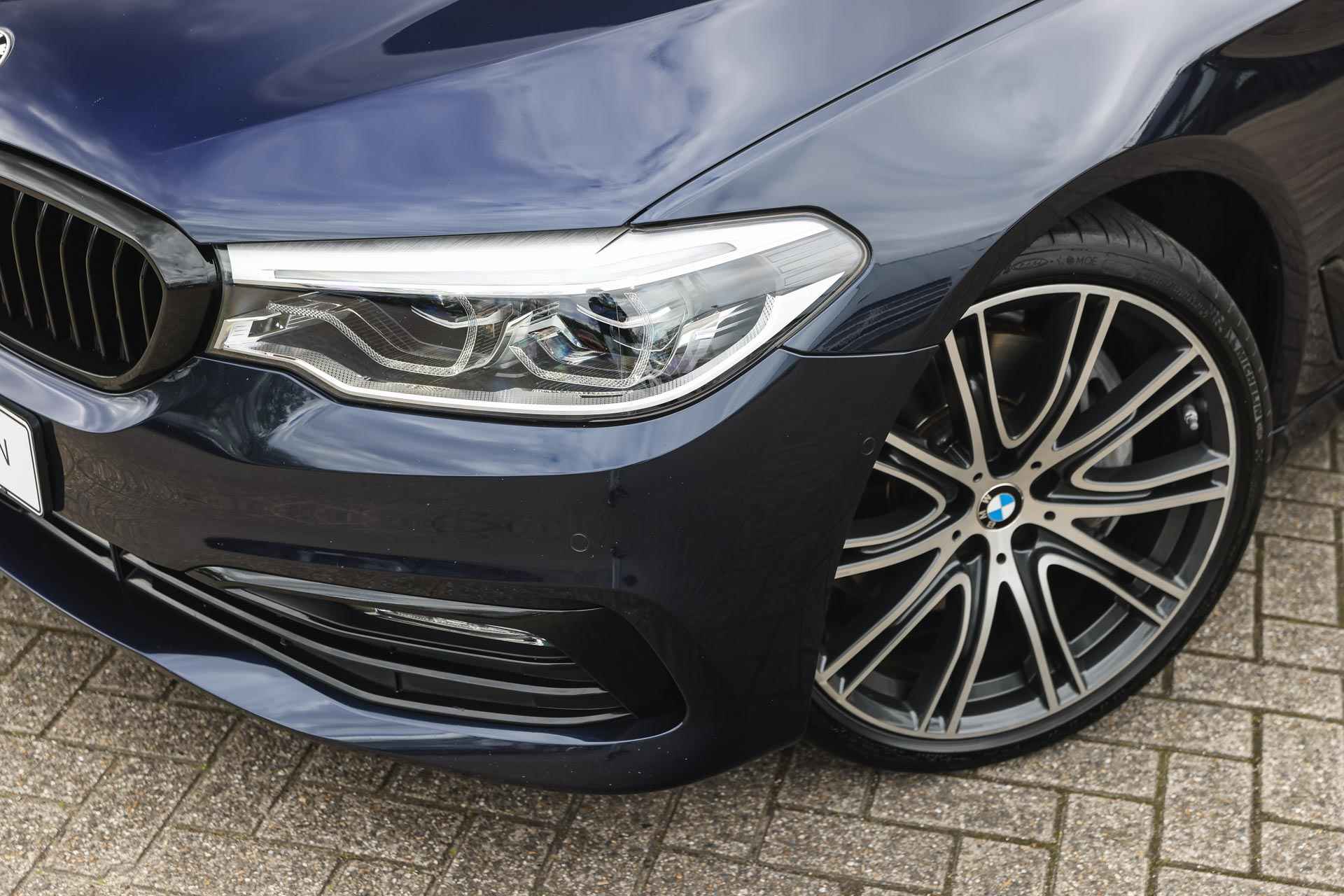 BMW 5 Serie 540i High Executive Luxury Line Automaat / Adaptieve LED / Parking Assistant Plus / Comfort Access / Gesture Control / Head-Up / Comfortstoelen / Navigatie Professional - 31/34