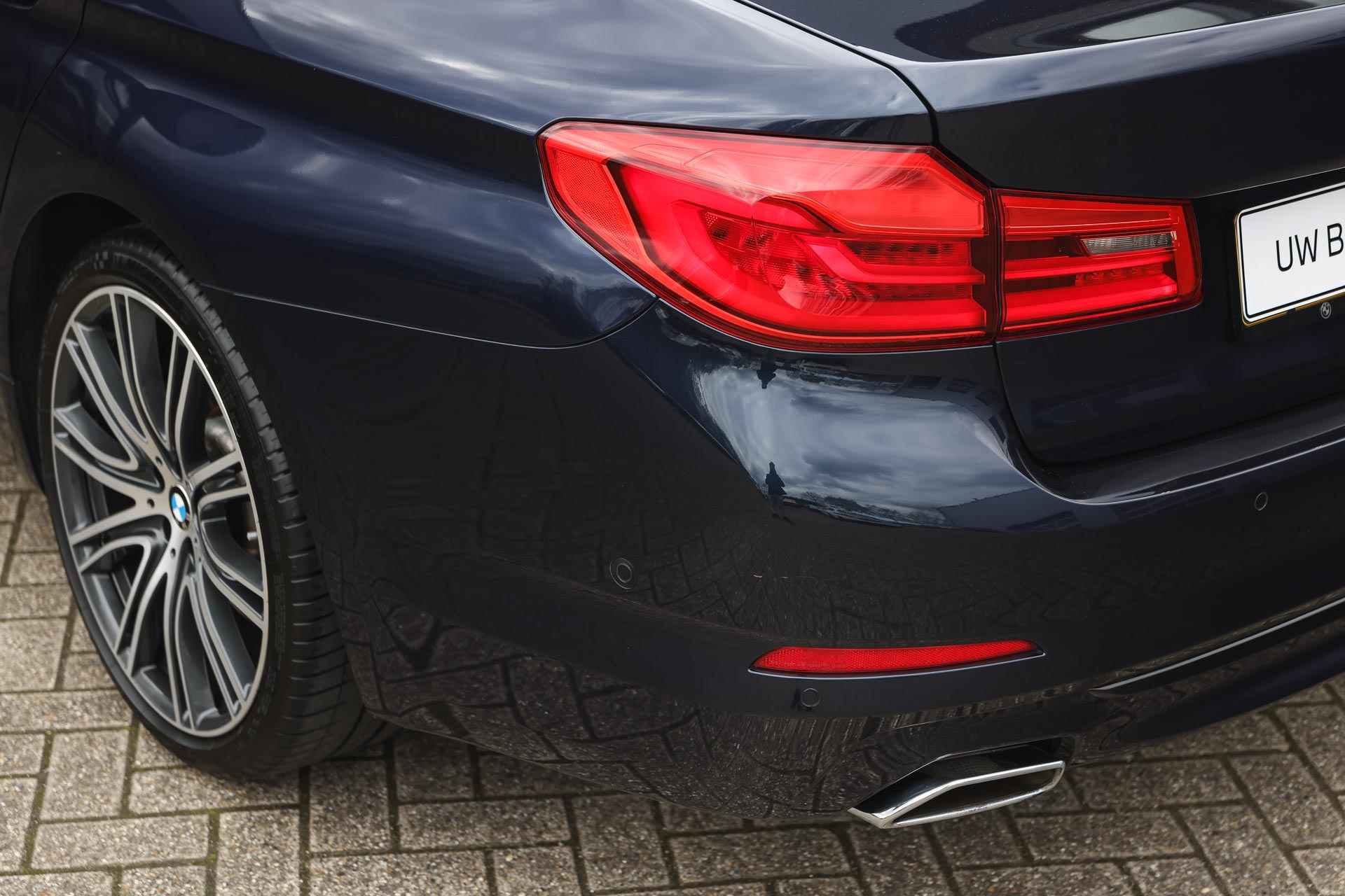 BMW 5 Serie 540i High Executive Luxury Line Automaat / Adaptieve LED / Parking Assistant Plus / Comfort Access / Gesture Control / Head-Up / Comfortstoelen / Navigatie Professional - 33/34