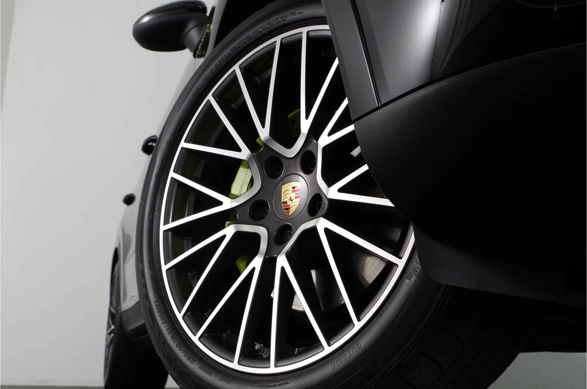 Porsche Cayenne 3.0 E-Hybrid Platinum Edition > 463pk/Chrono Sport/RS Spyder 21inch/Active Suspension - 4/39