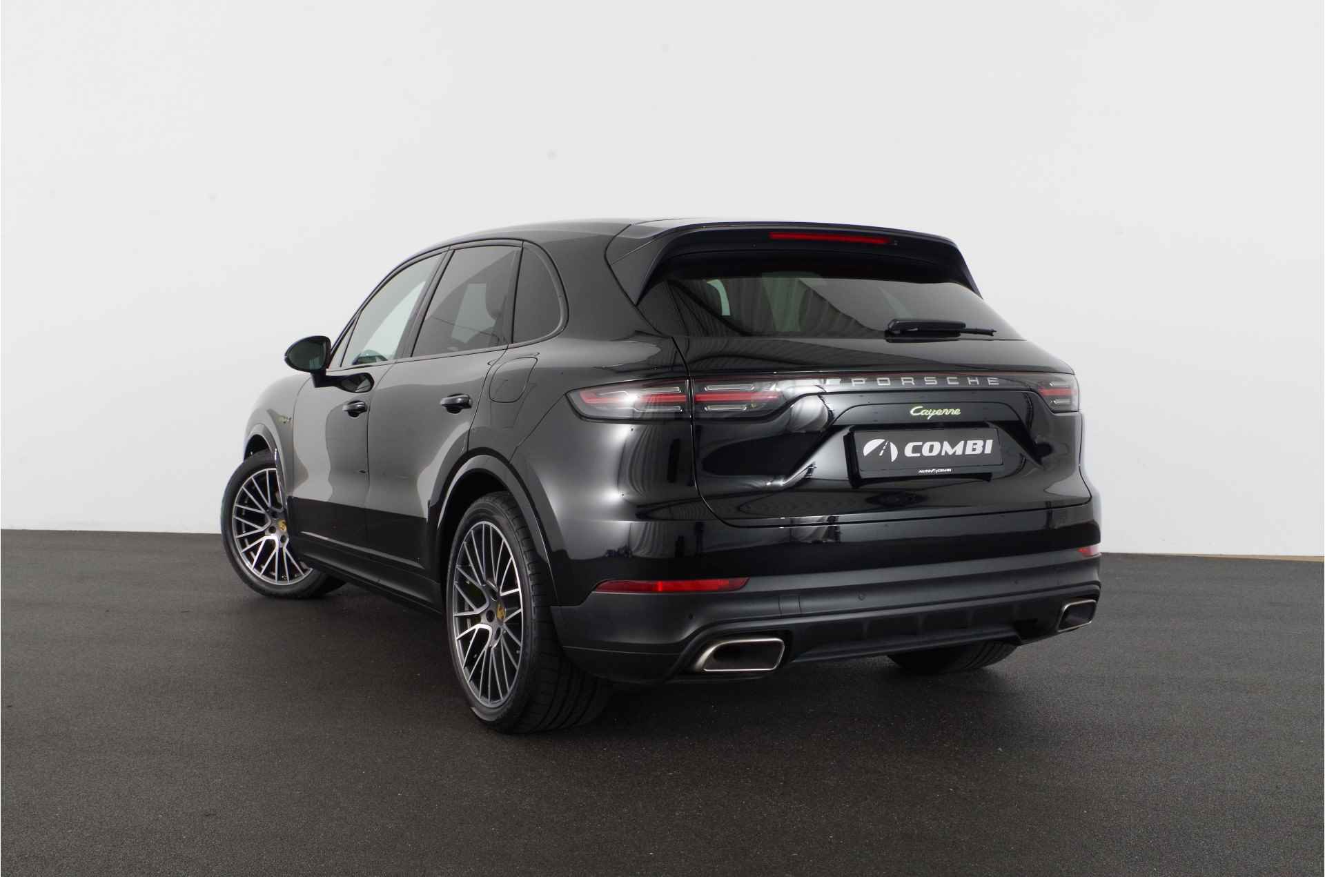 Porsche Cayenne 3.0 E-Hybrid Platinum Edition > 463pk/Chrono Sport/RS Spyder 21inch/Active Suspension - 17/39