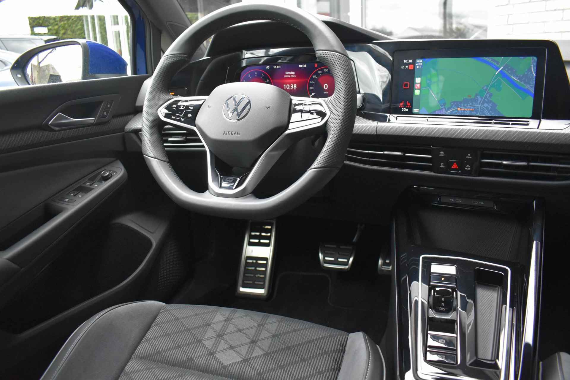Volkswagen Golf 1.5 eTSI R-Line Aut Pano IQ LED Camera ACC Stuurve - 25/45