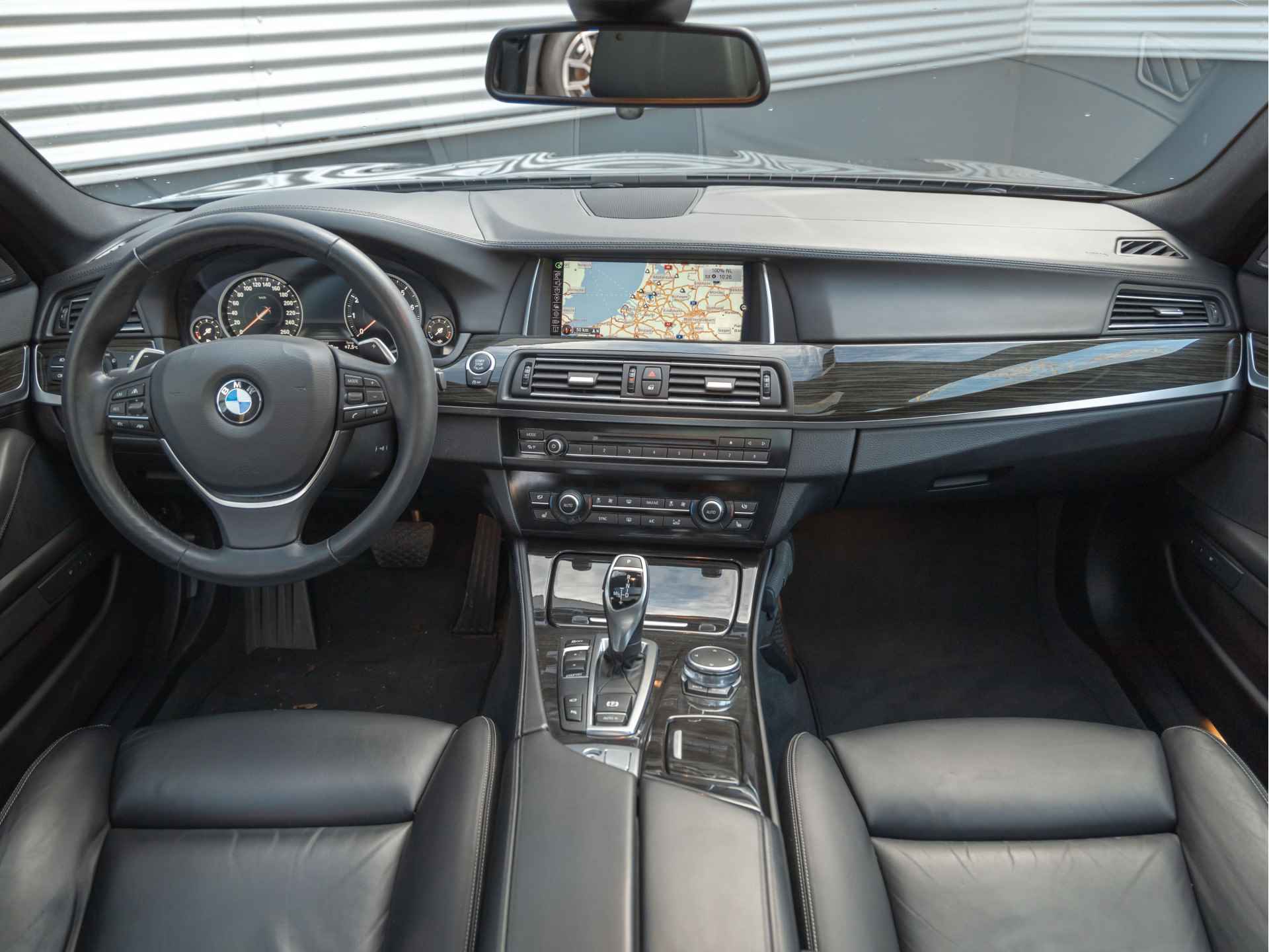 BMW 5 Serie Touring 535i Luxury Line - Adaptive Drive - Leder Dashboard - Head-Up - Trekhaak - 15/40