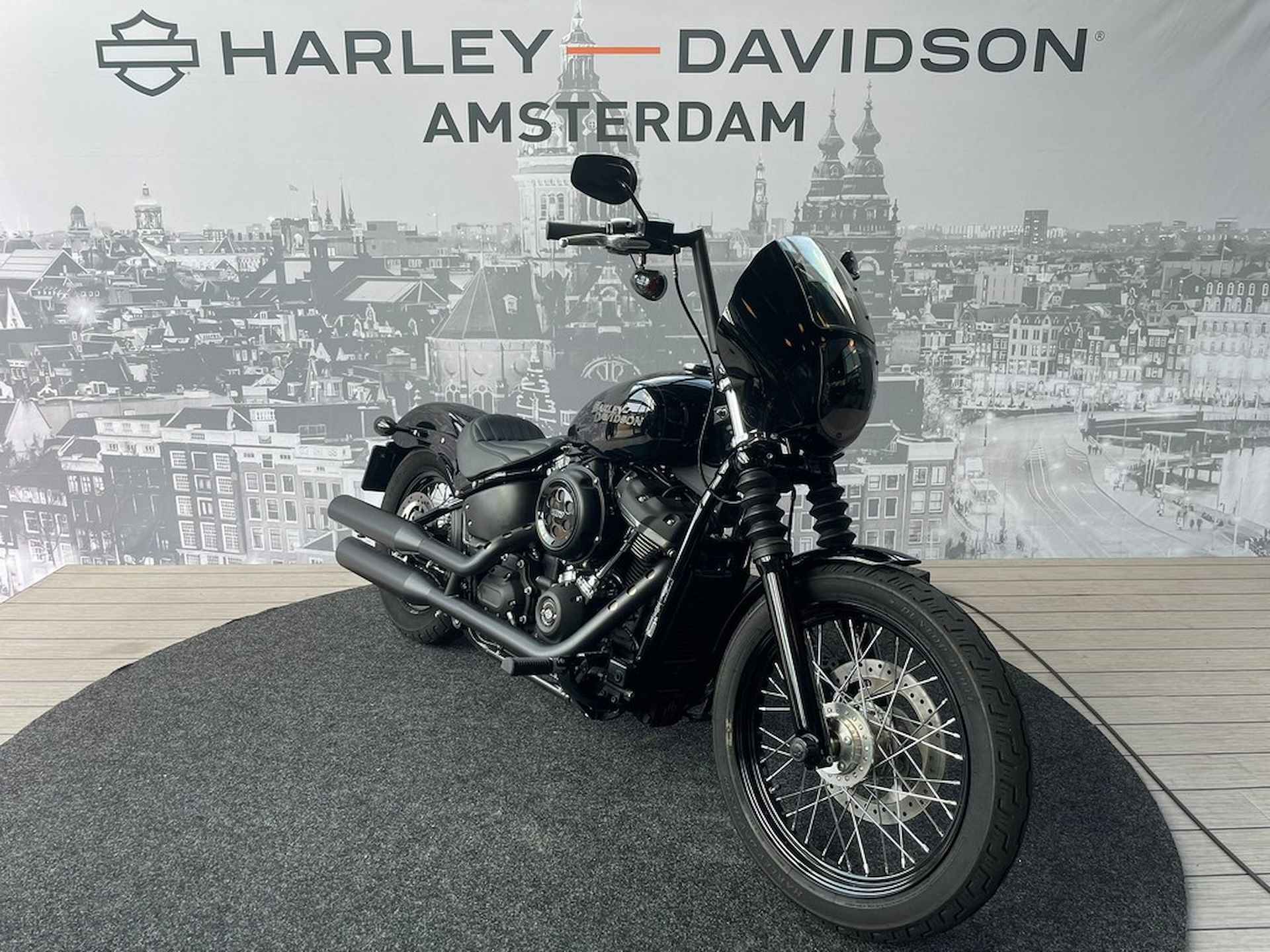 Harley-Davidson FXBB Softail Street Bob - 3/8