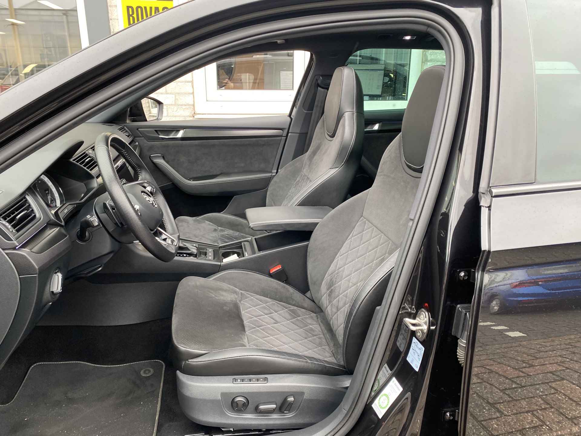 Škoda Superb Combi 1.4 TSI iV Sportline Business / AUTOMAAT/ PANO/ PARK. SENSOREN/ CRUISE/ STOEL VERWARM V EN A/ MEMORY SEATS/ STUUR VERWARM./ KEYLESS/ APP CONNECT/ NAVI/ CLIMA/ DAB/ 19" LMV/ - 8/46