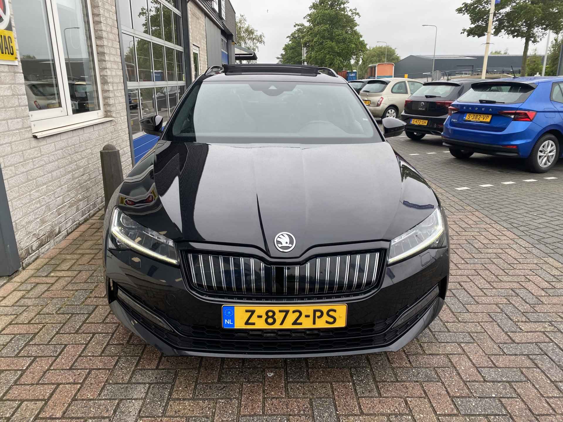 Škoda Superb Combi 1.4 TSI iV Sportline Business / AUTOMAAT/ PANO/ PARK. SENSOREN/ CRUISE/ STOEL VERWARM V EN A/ MEMORY SEATS/ STUUR VERWARM./ KEYLESS/ APP CONNECT/ NAVI/ CLIMA/ DAB/ 19" LMV/ - 37/46