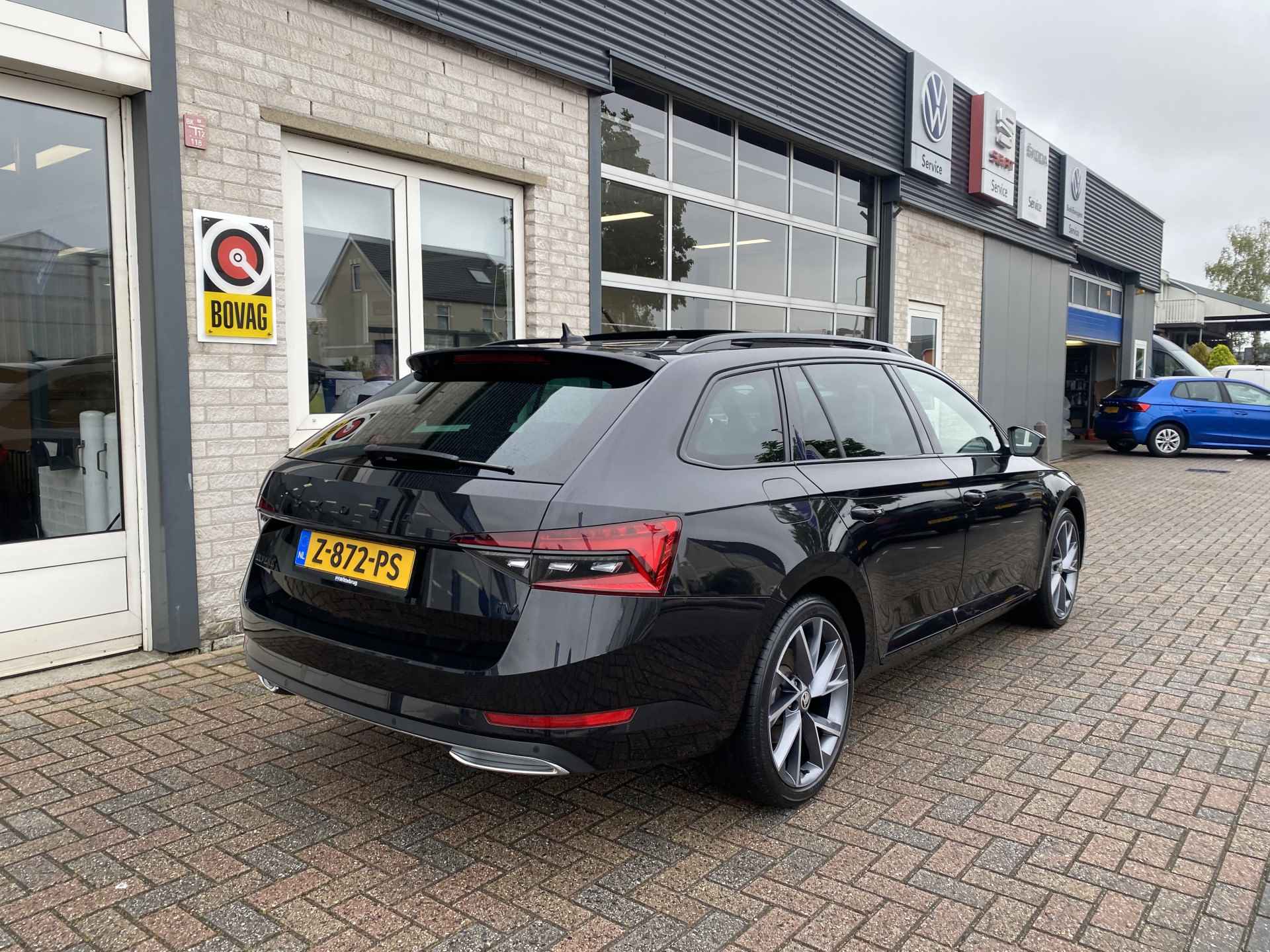 Škoda Superb Combi 1.4 TSI iV Sportline Business / AUTOMAAT/ PANO/ PARK. SENSOREN/ CRUISE/ STOEL VERWARM V EN A/ MEMORY SEATS/ STUUR VERWARM./ KEYLESS/ APP CONNECT/ NAVI/ CLIMA/ DAB/ 19" LMV/ - 39/46