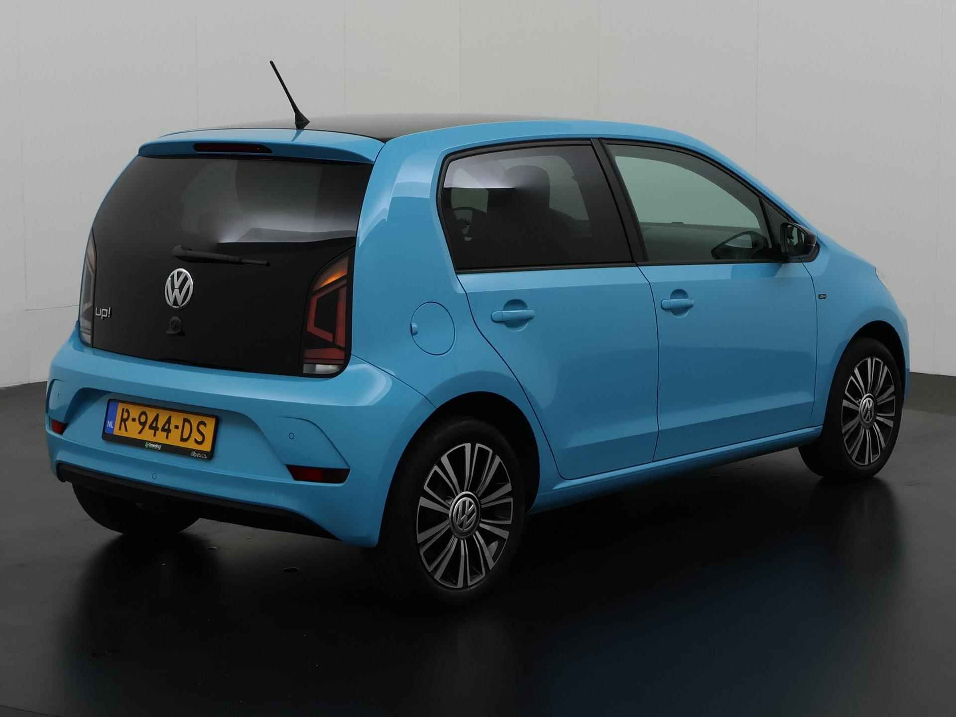 Volkswagen Up! 1.0 BMT High Up Bi-Tone | Stoelverwarming | Parkeersensor | Lichtmetalen Velgen | Zondag Open! - 4/26