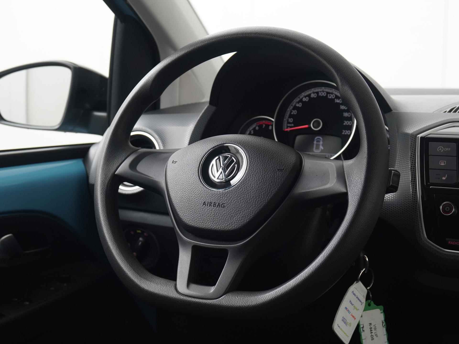 Volkswagen Up! 1.0 BMT High Up Bi-Tone | Stoelverwarming | Parkeersensor | Lichtmetalen Velgen | Zondag Open! - 7/26