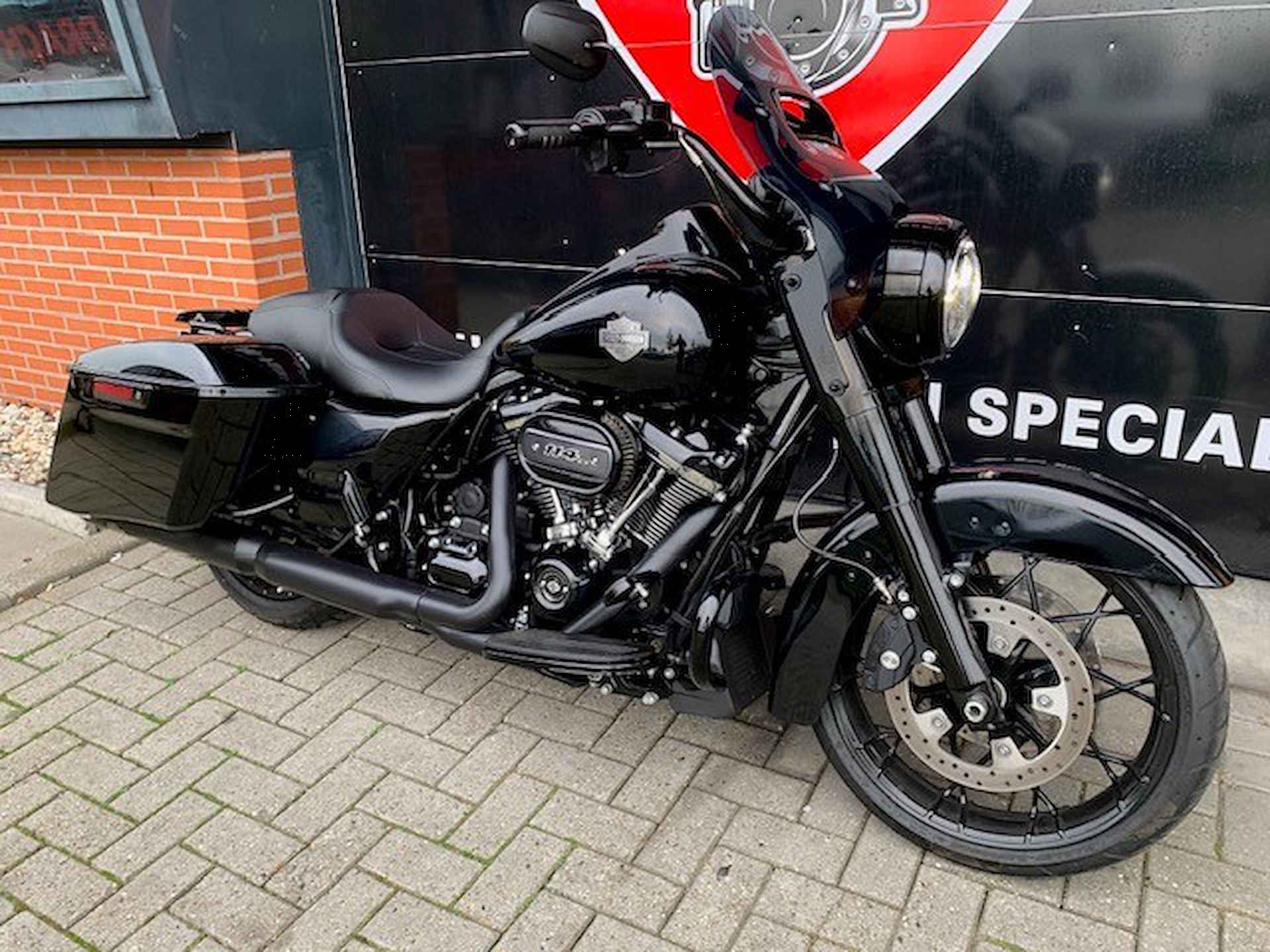 Harley-Davidson FLHRXS ROADKING SPECIAL ROAD - 3/18