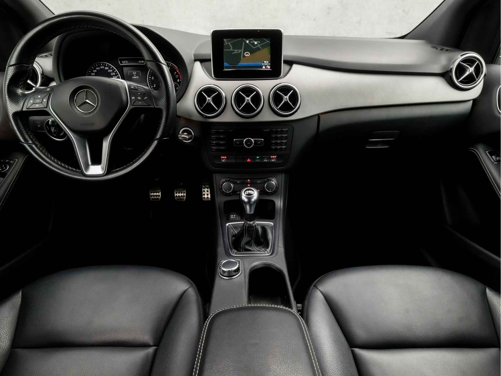 Mercedes-Benz B-Klasse 180 Prestige Sport (NAVIGATIE, CRUISE, TREKHAAK, STOELVERWARMING, LEDEREN SPORTSTOELEN, PARKEERSENSOREN, NIEUWE APK, XENON, ZWART HEMEL, NIEUWSTAAT) - 6/35