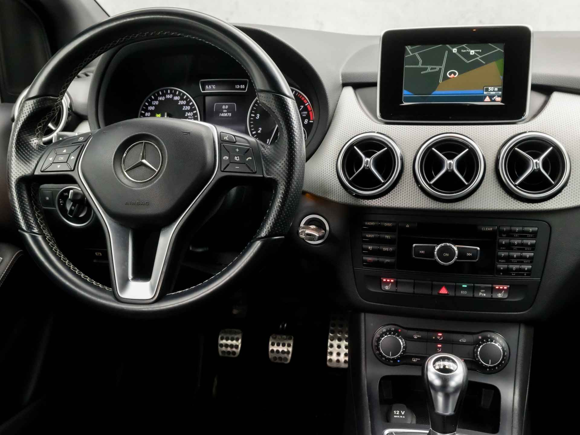 Mercedes-Benz B-Klasse 180 Prestige Sport (NAVIGATIE, CRUISE, TREKHAAK, STOELVERWARMING, LEDEREN SPORTSTOELEN, PARKEERSENSOREN, NIEUWE APK, XENON, ZWART HEMEL, NIEUWSTAAT) - 7/35