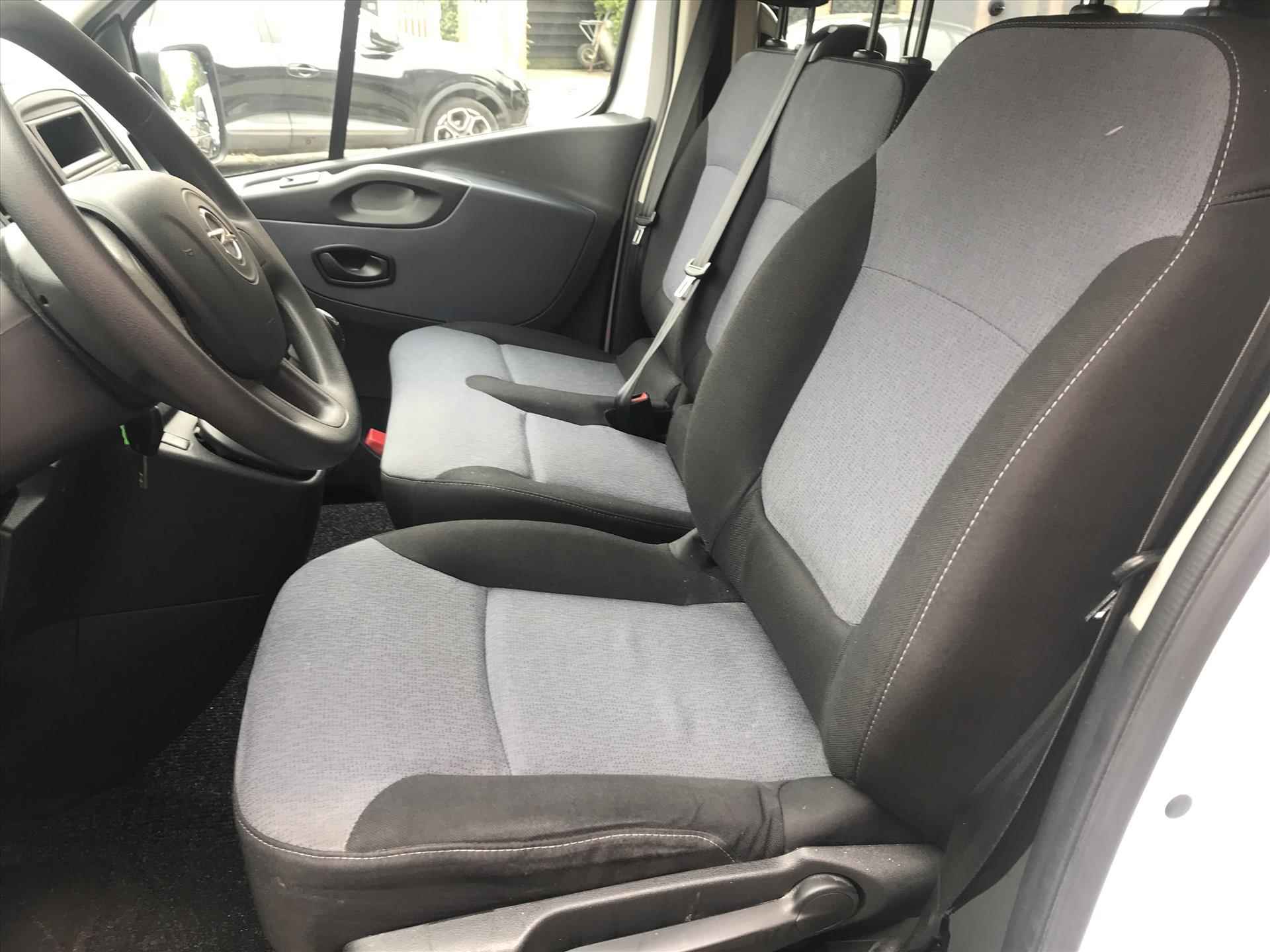 Opel Vivaro 2.0 D 66KW Dubbele Cabine Marge  nieuwstaat - 9/19